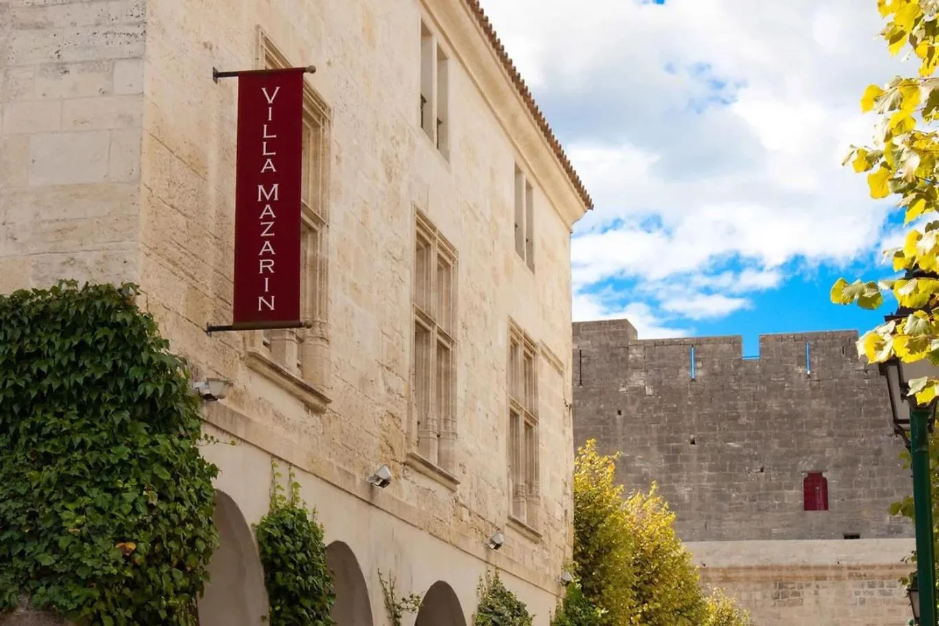 Property building in La Villa Mazarin