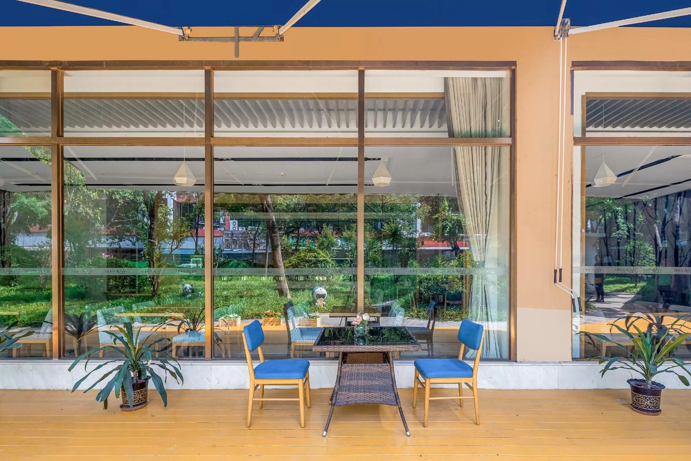 Restaurant/places to eat in Guangzhou Baiyun Airport Rejoice by Argyle Hotel Rehe Metro Exit B --Free shuttle bus is provided during the 138th Canton Fair