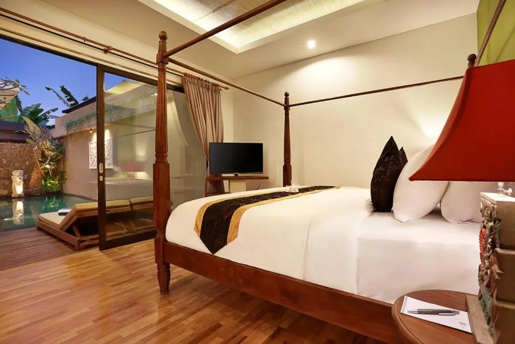 TV and multimedia, Bed in Kamajaya Villas