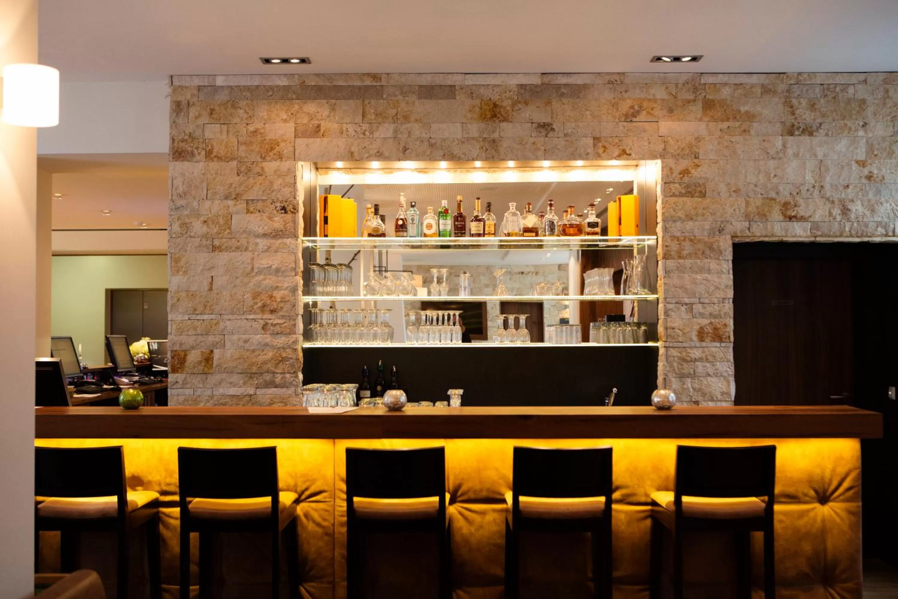 Lounge or bar in RiKu HOTEL Neu-Ulm