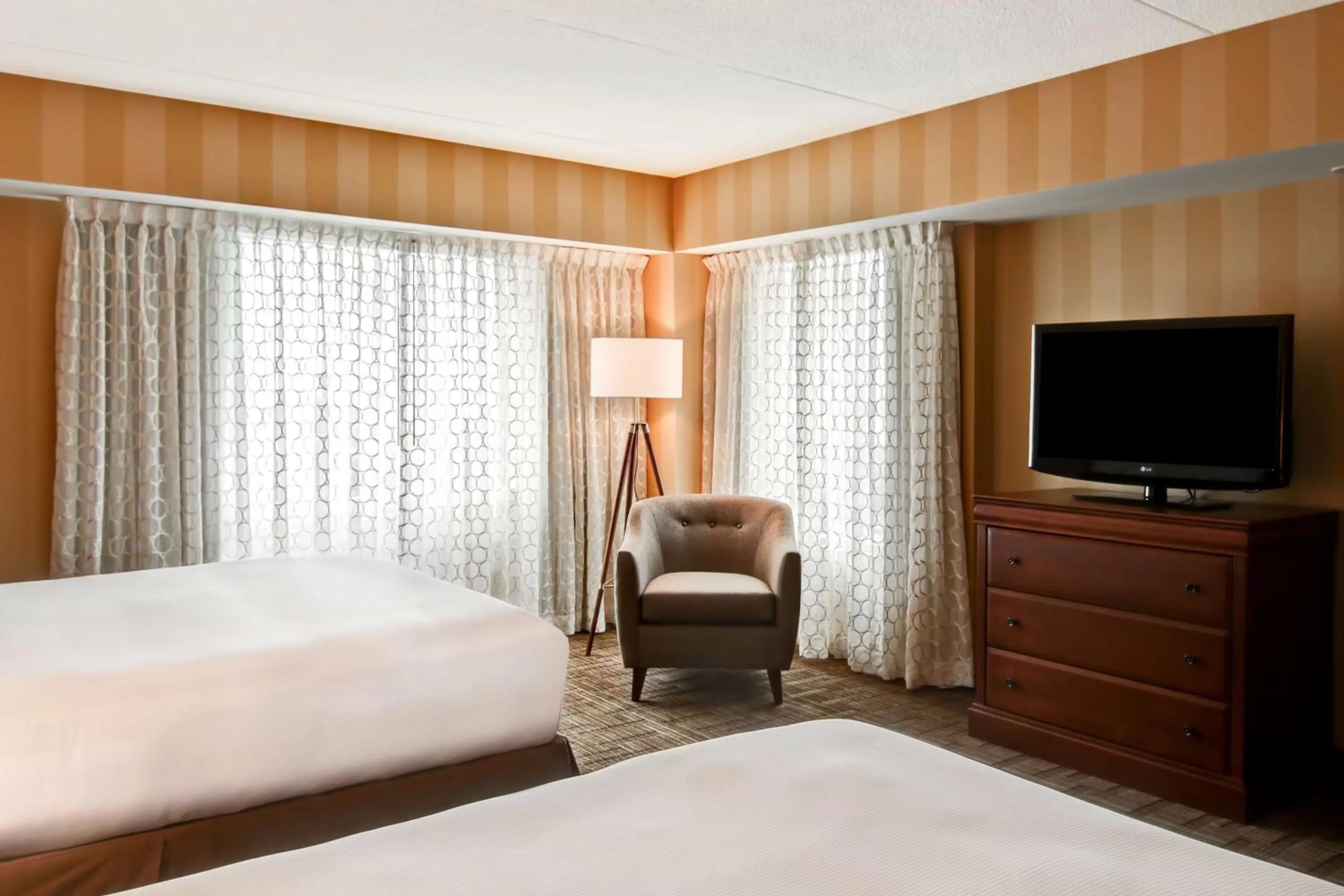 One-Bedroom Suite with Two Queen Beds and Sofa Bed - 4) - Low Floor (Floors 3 in DoubleTree Fallsview Resort & Spa by Hilton - Niagara Falls