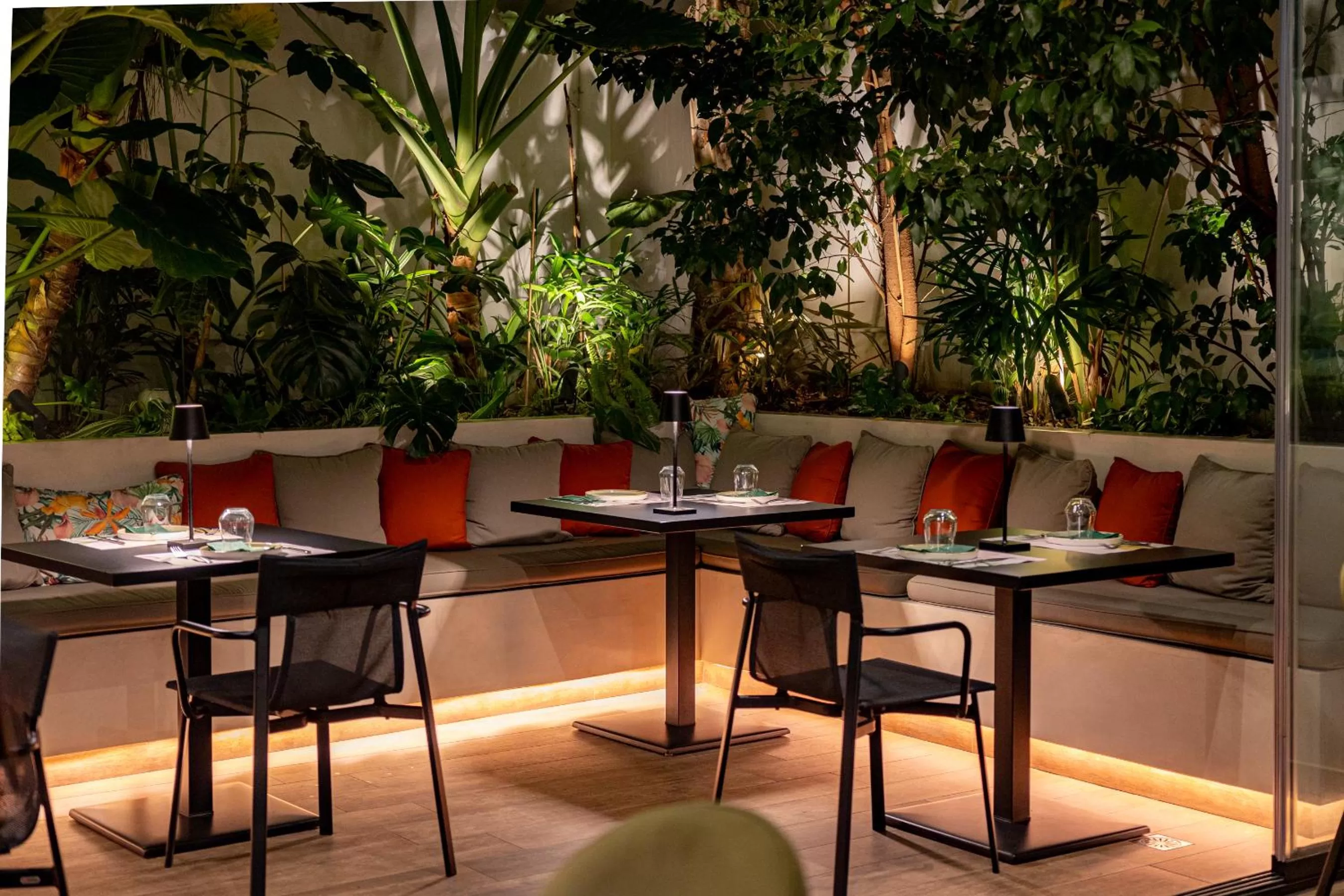 Restaurant/places to eat in Ivis 4 Boutique Hotel