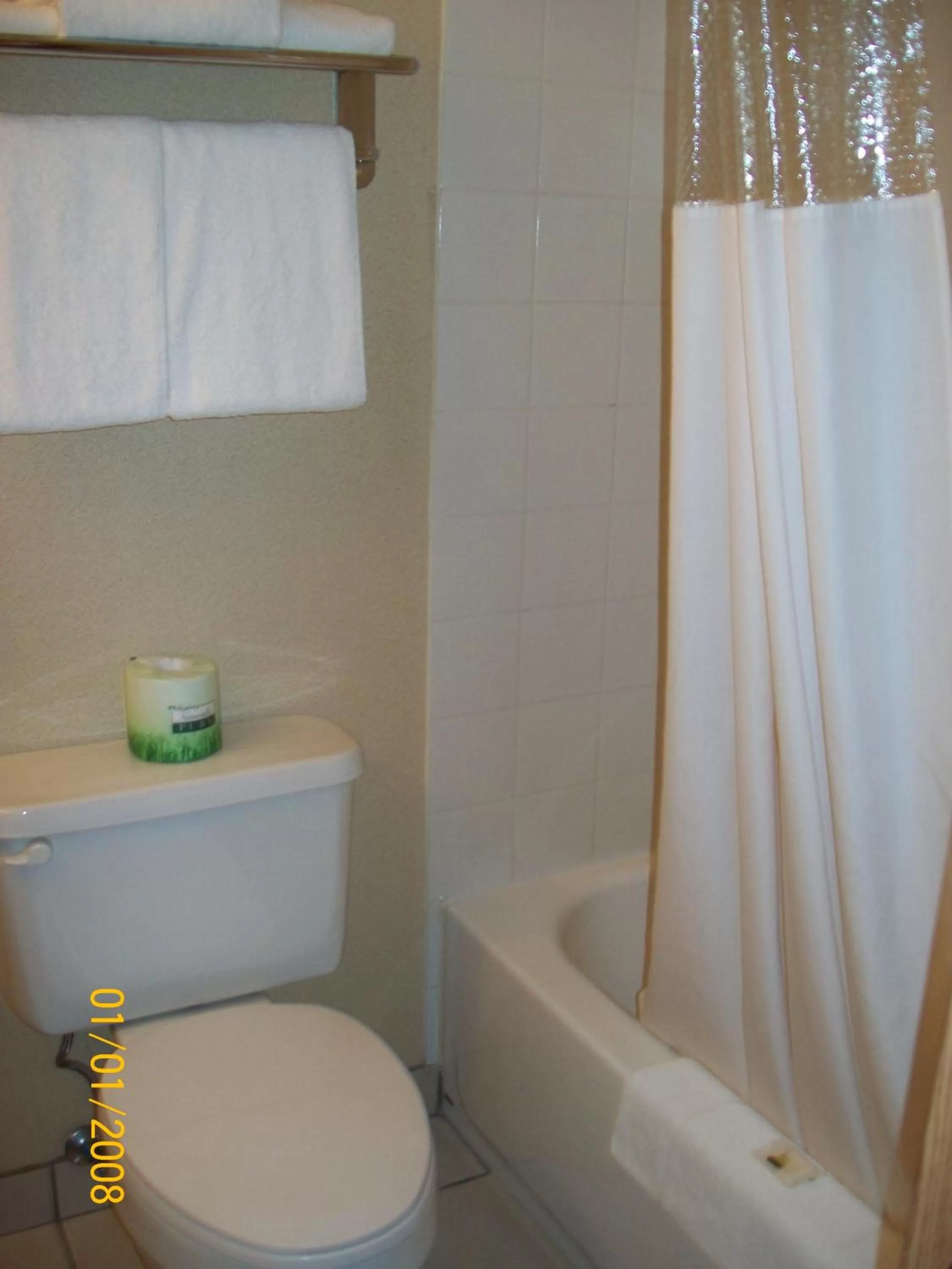 Bathroom in Days Inn by Wyndham Moose Jaw