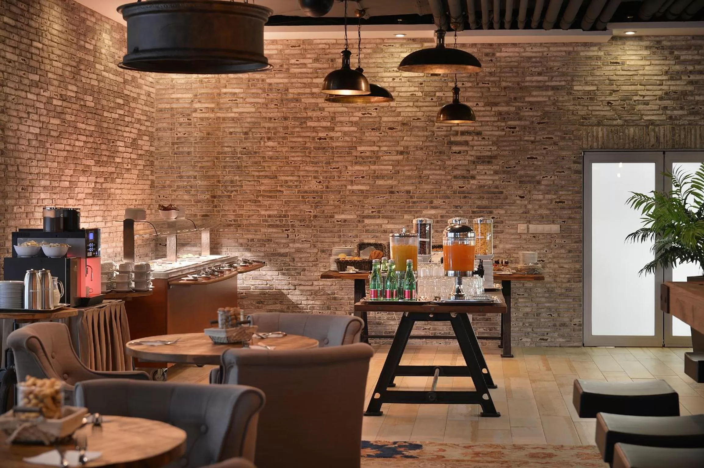 Restaurant/places to eat in Wilson Palace by LOFT