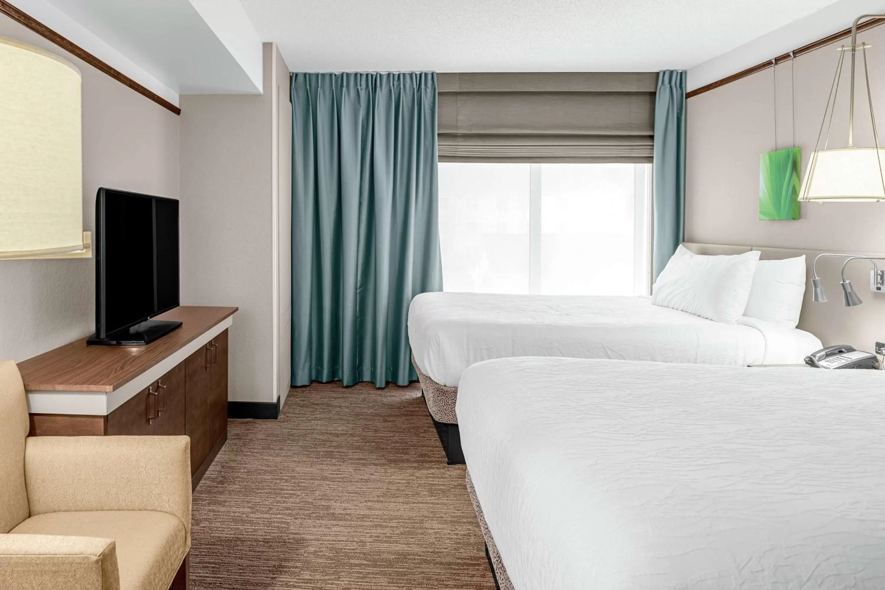 Bed in Hilton Garden Inn Wilmington Mayfaire Town Center