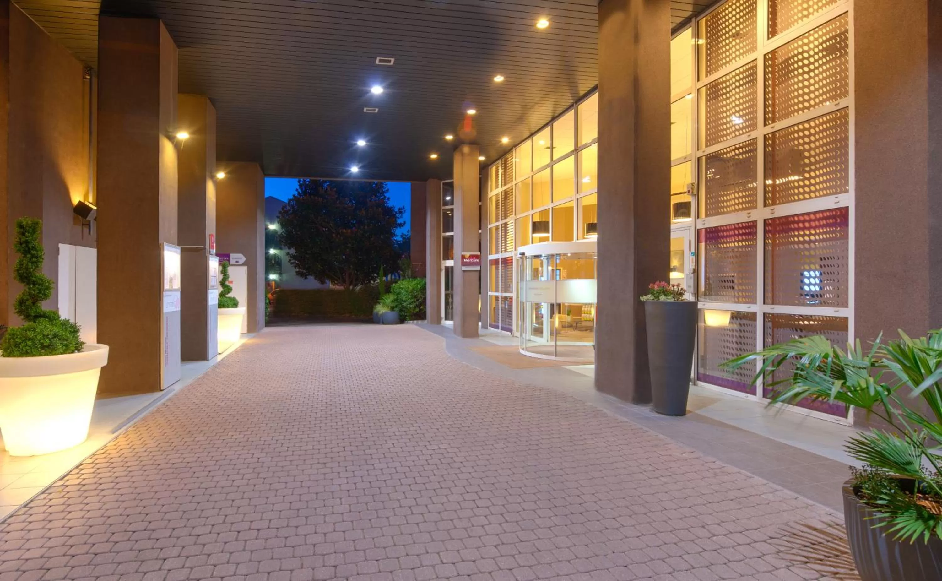 Facade/entrance in Mercure Grenoble Centre Porte des Alpes