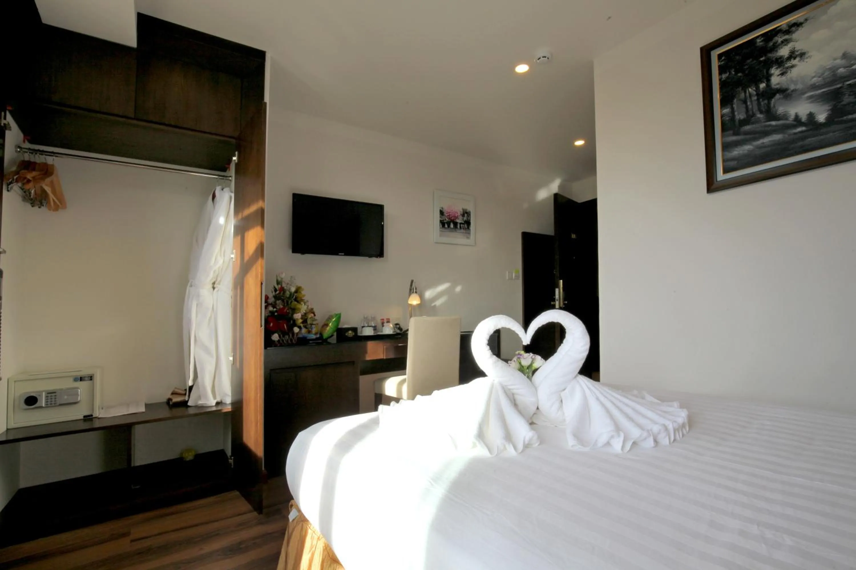 TV and multimedia, Bed in Kings Hotel Dalat