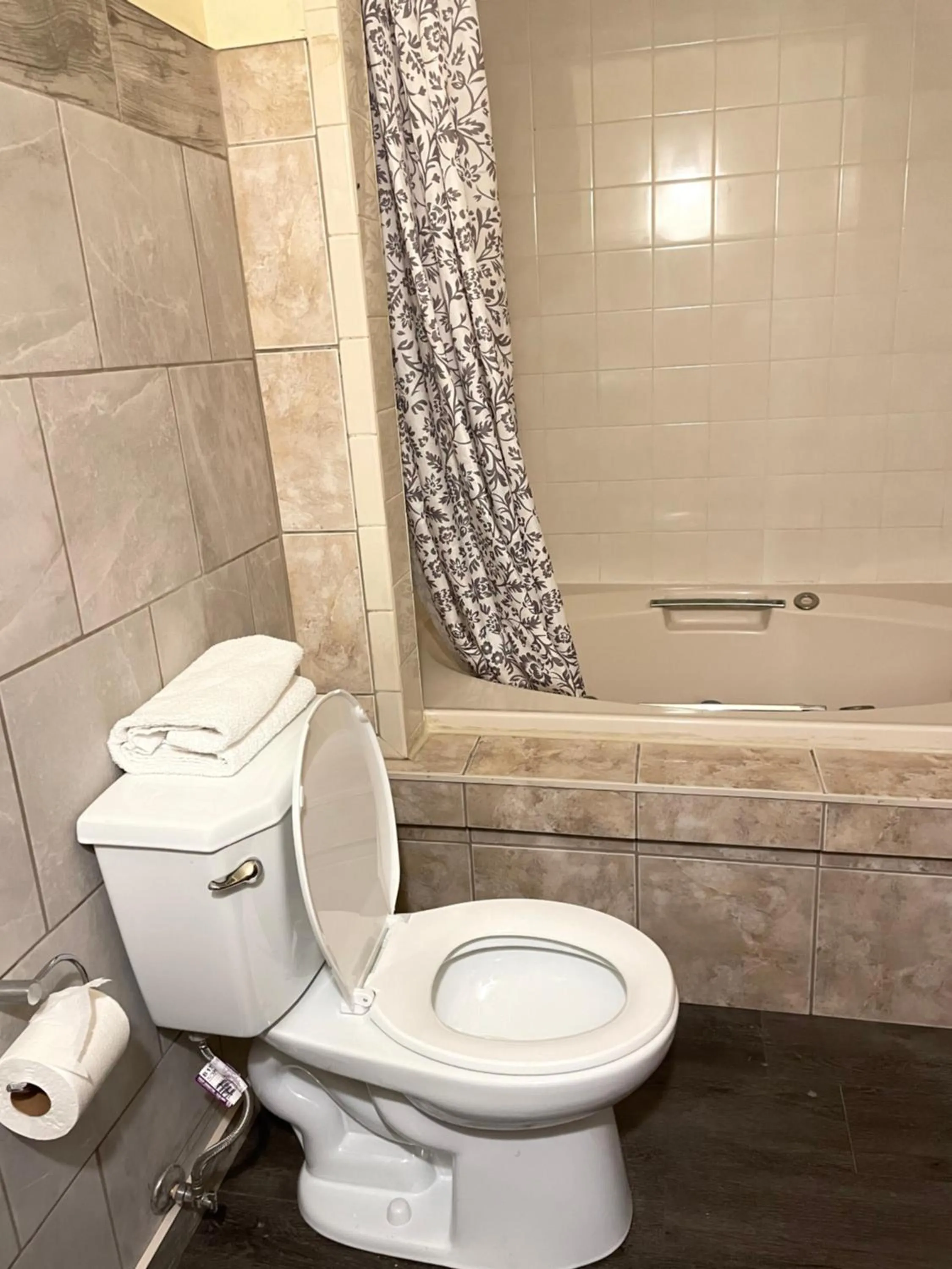 Scottish Inn Near the Falls and Casino