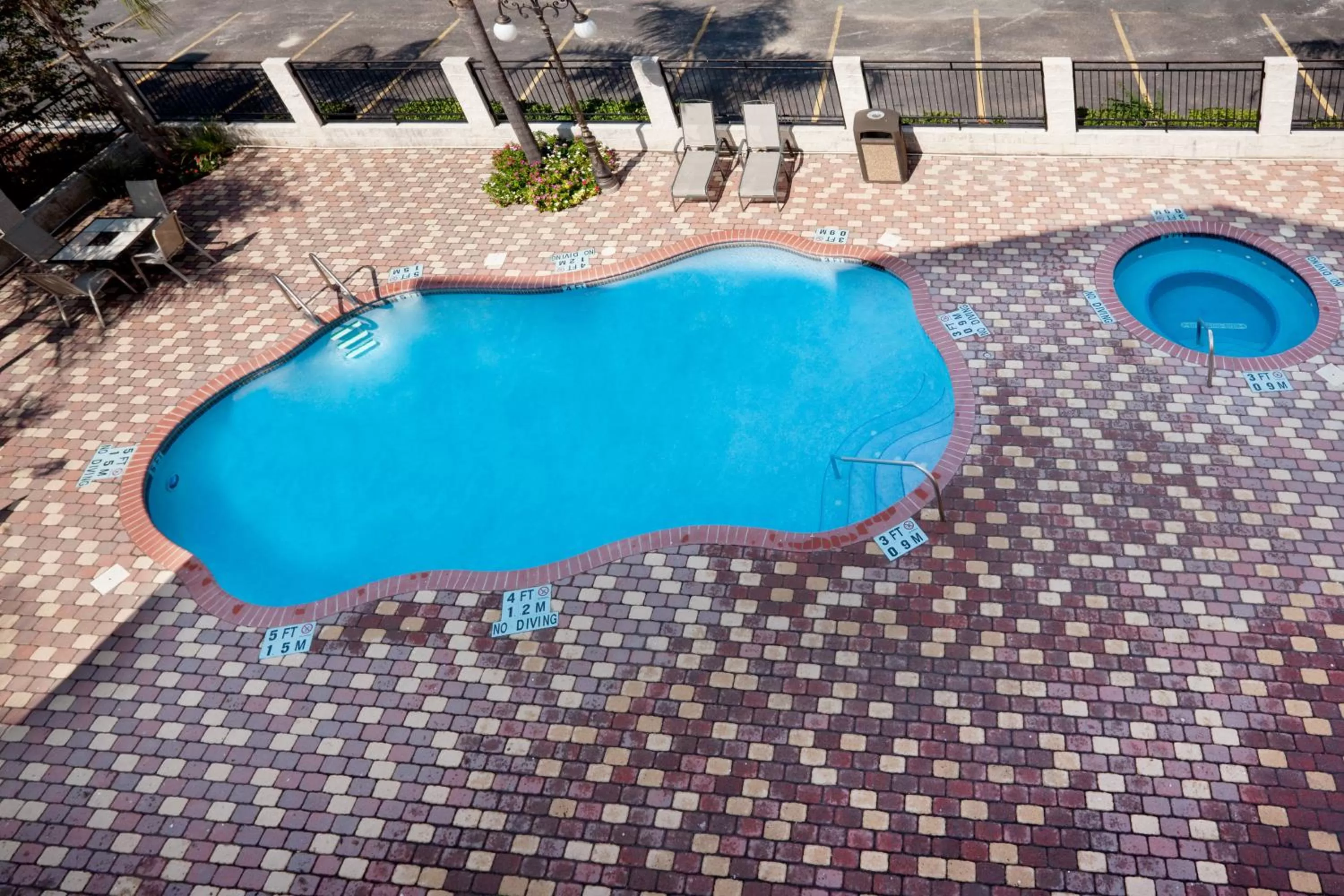 Swimming pool in Holiday Inn Express Hotel and Suites Alice by IHG