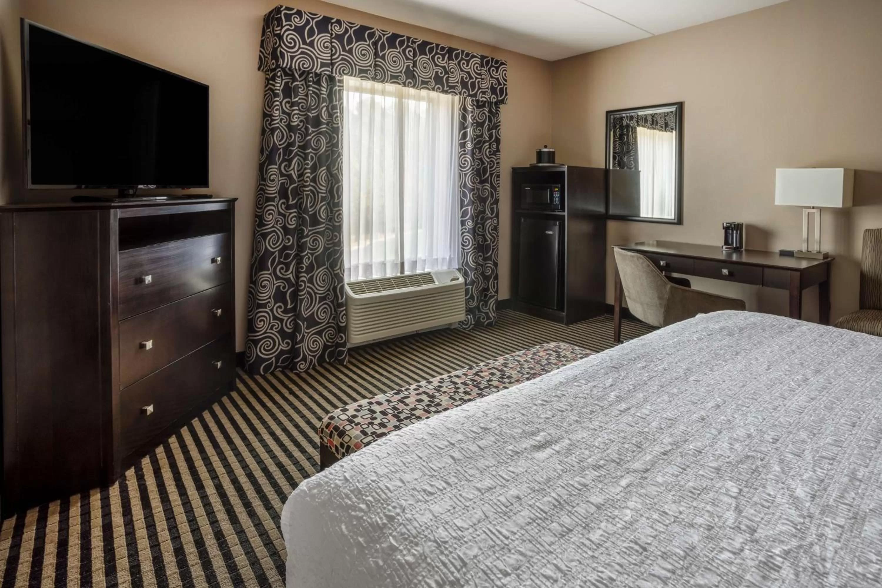 Bedroom, Bed in Hampton Inn Birmingham/Leeds