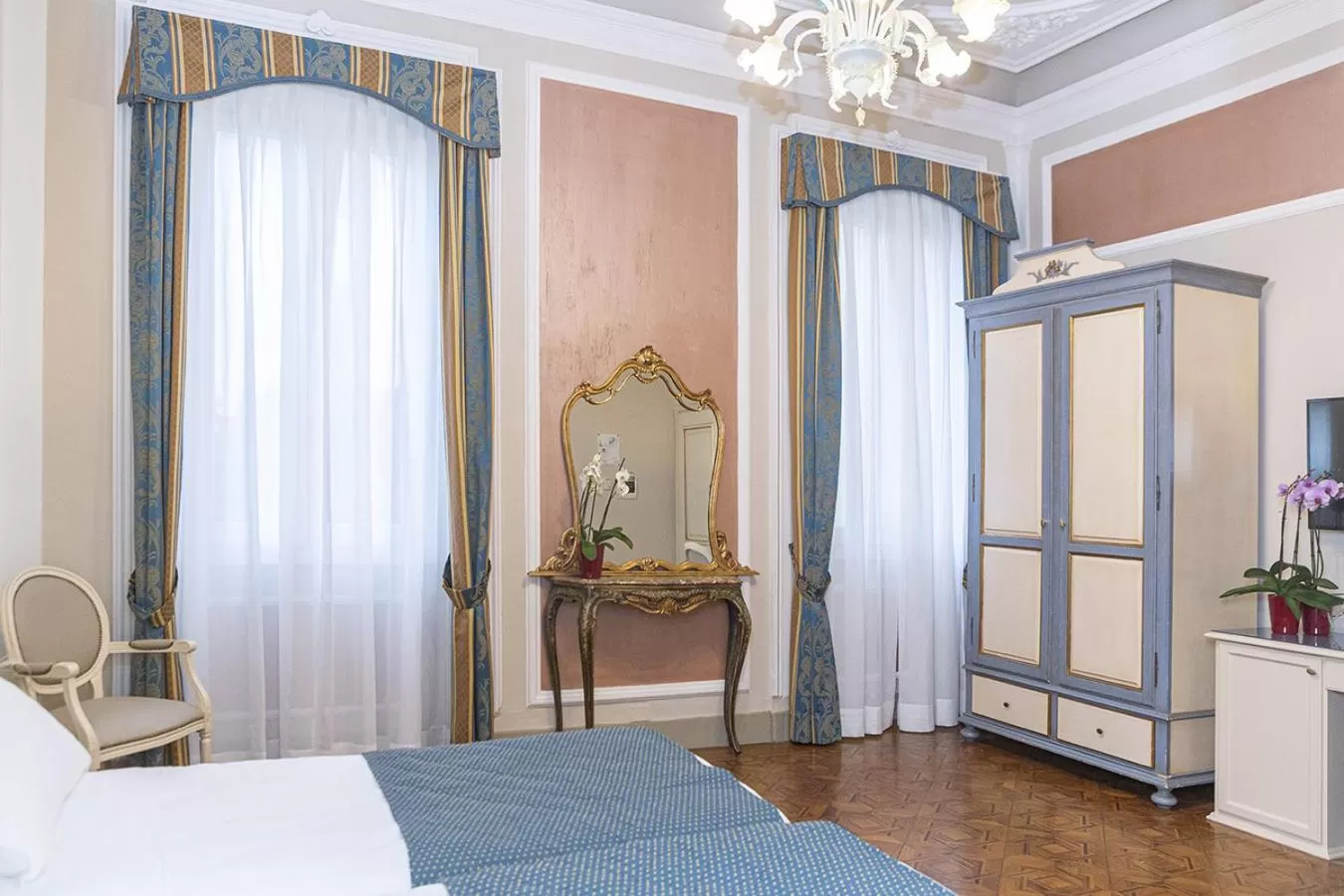 Photo of the whole room, Bed in Hotel Donatello