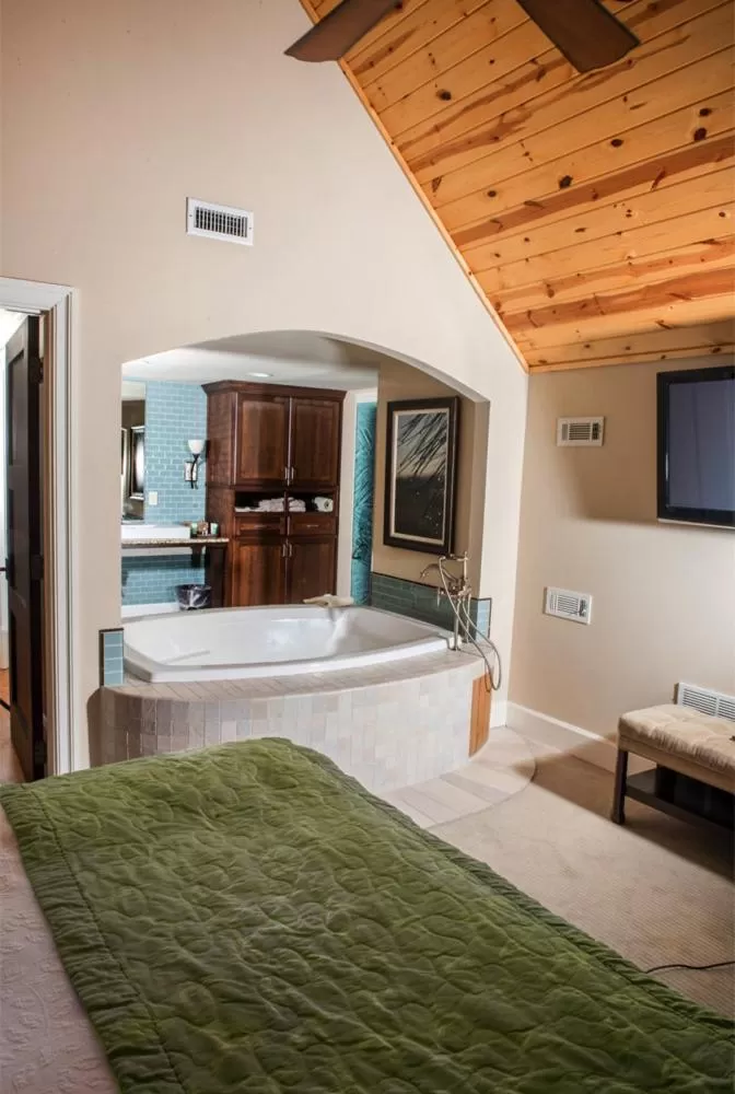 Bathroom, Bed in Brasstown Valley Resort & Spa