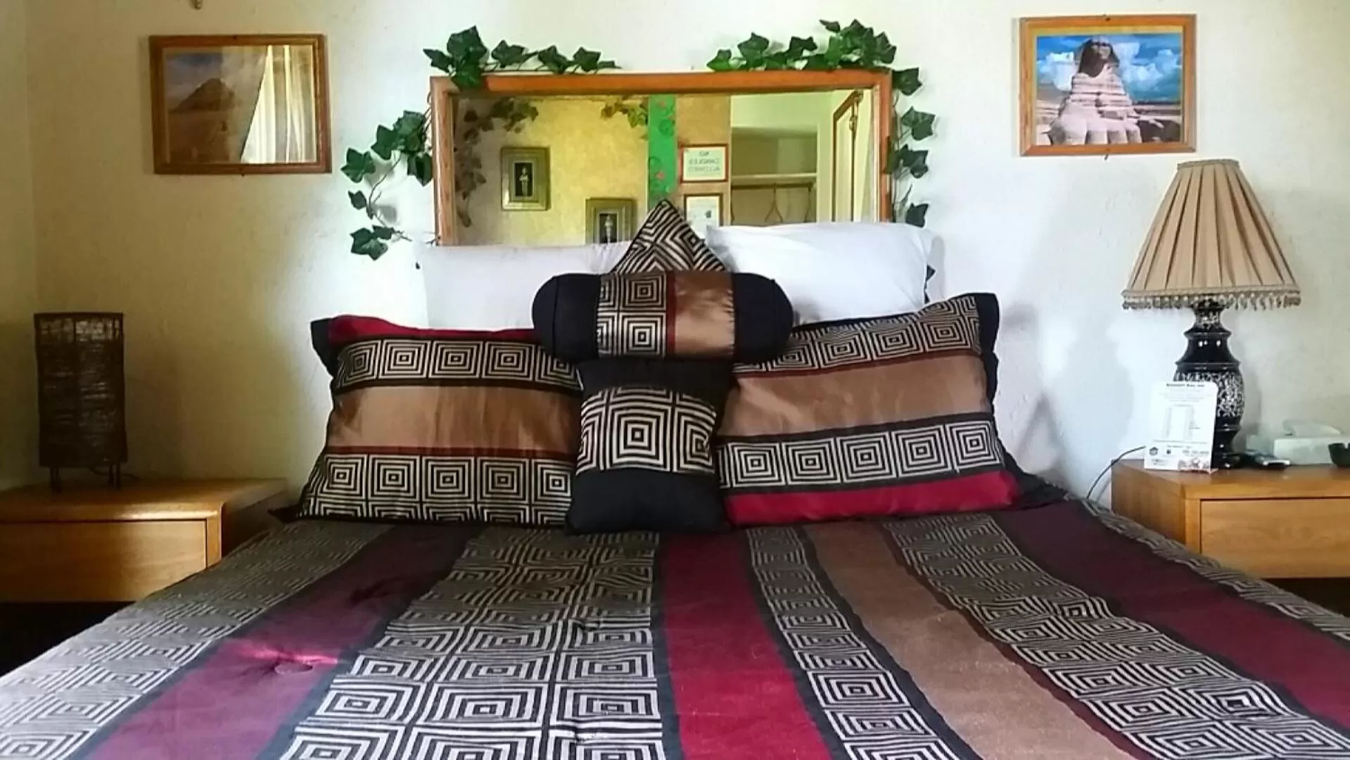 Bed in Bennett Bay Inn