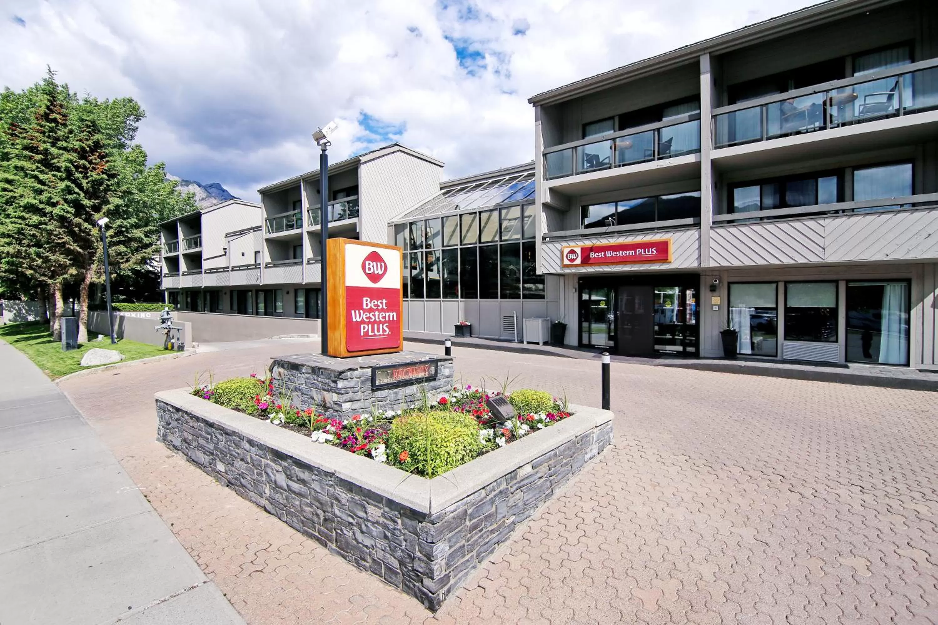 Property building in Best Western Plus Banff International Lodge