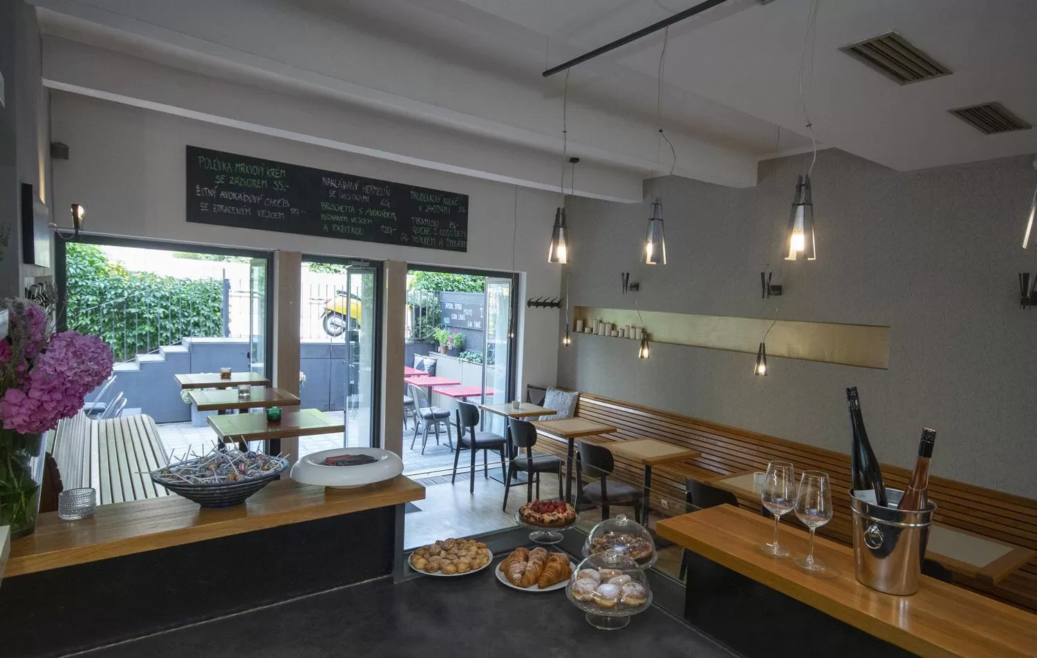 Restaurant/places to eat in Bed&Breakfast & Apartment Klafé