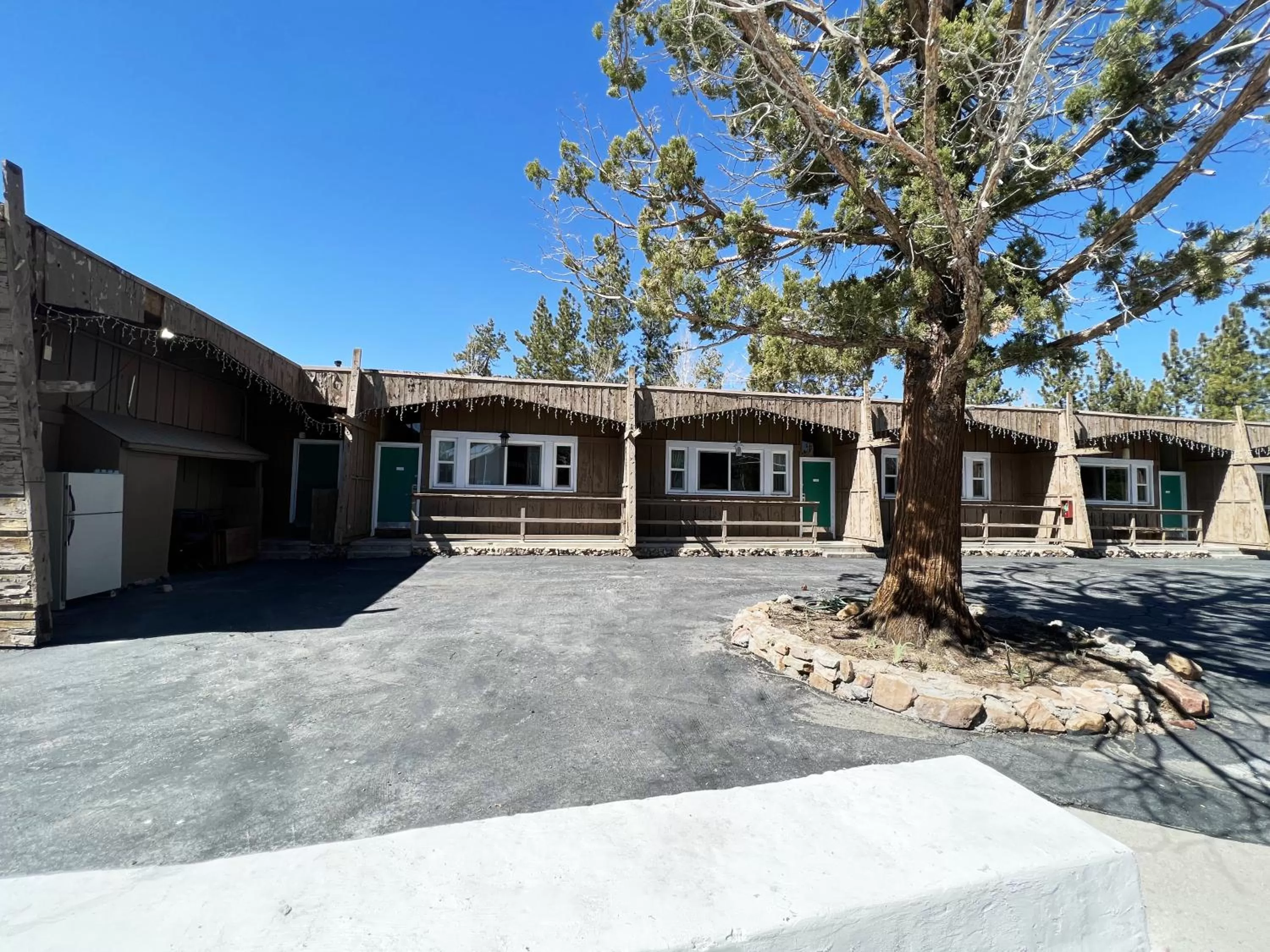 Property building in OMEO Suites Big Bear