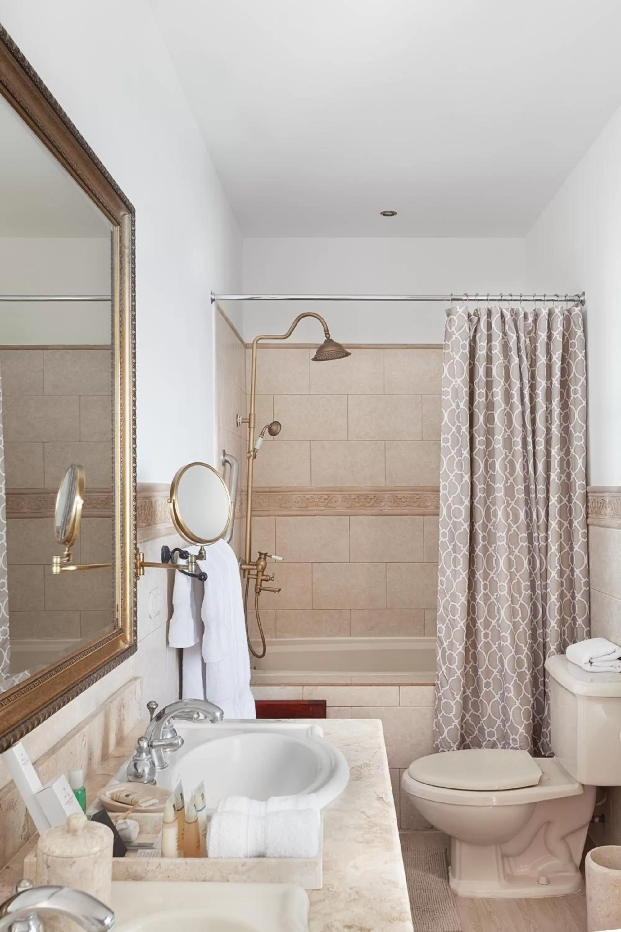 Bathroom in Hotel la Perla Leon