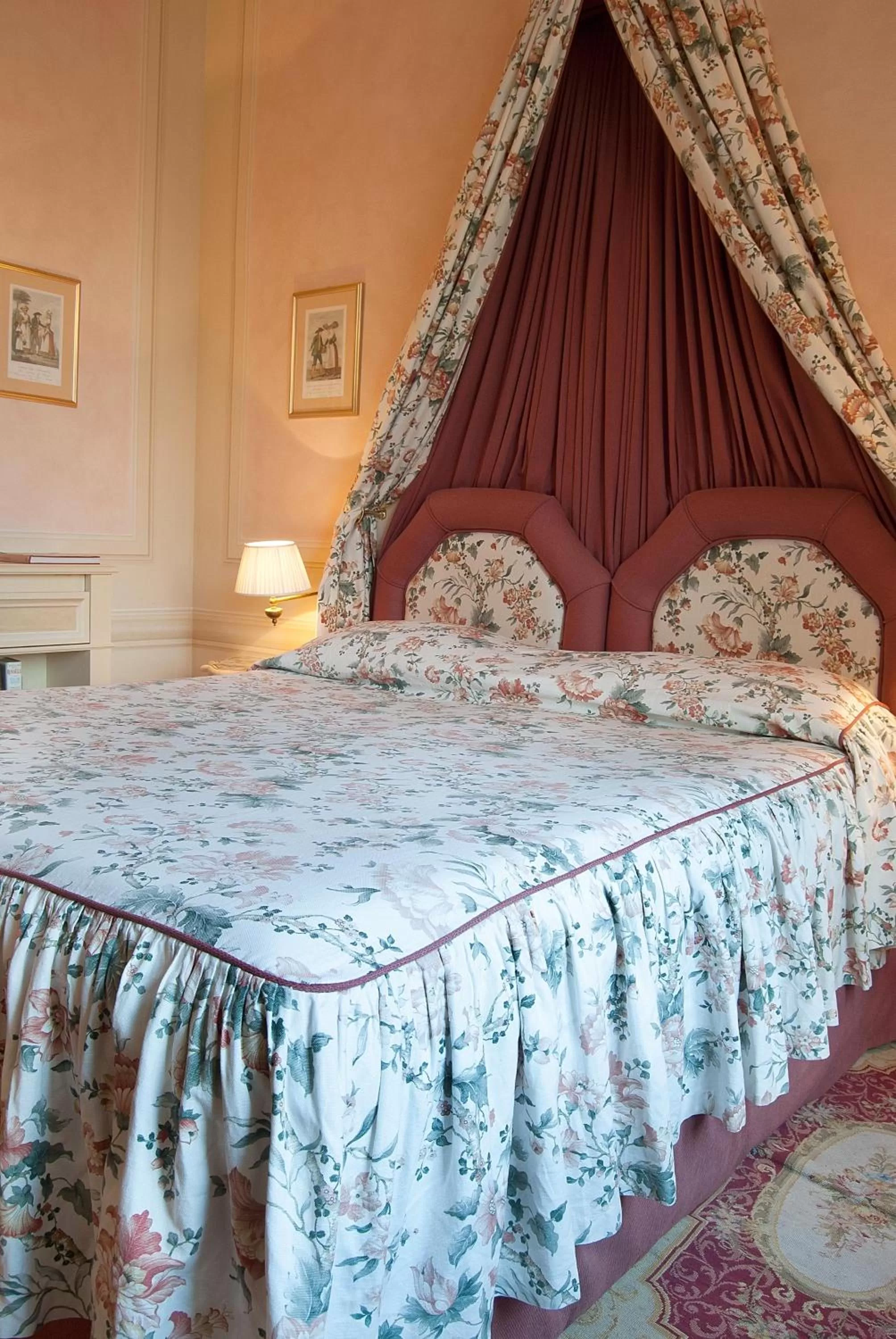 Bed in Palazzo Niccolini al Duomo Residenza D'Epoca