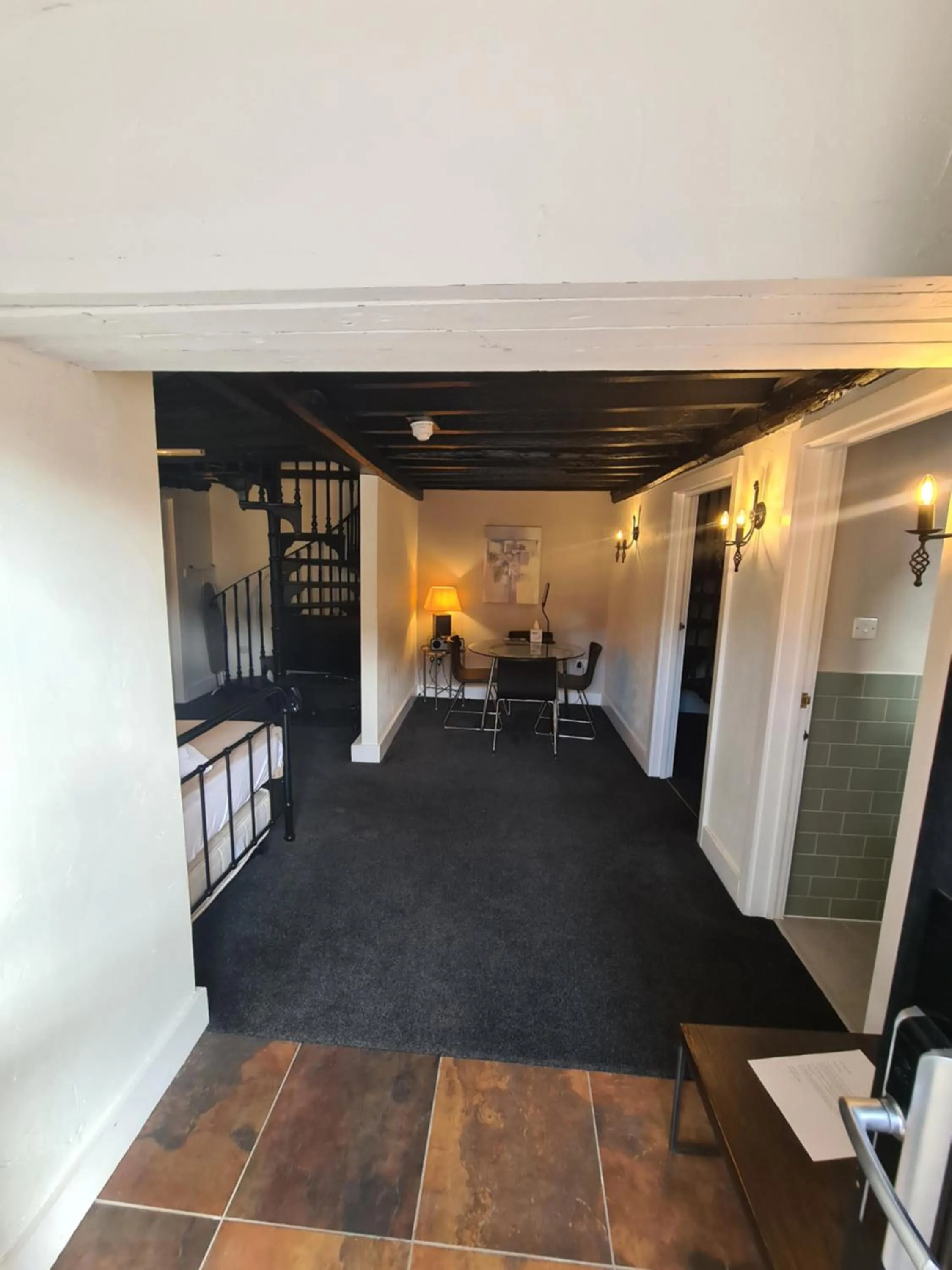 Facade/entrance, Bed in Kings Arms Hotel