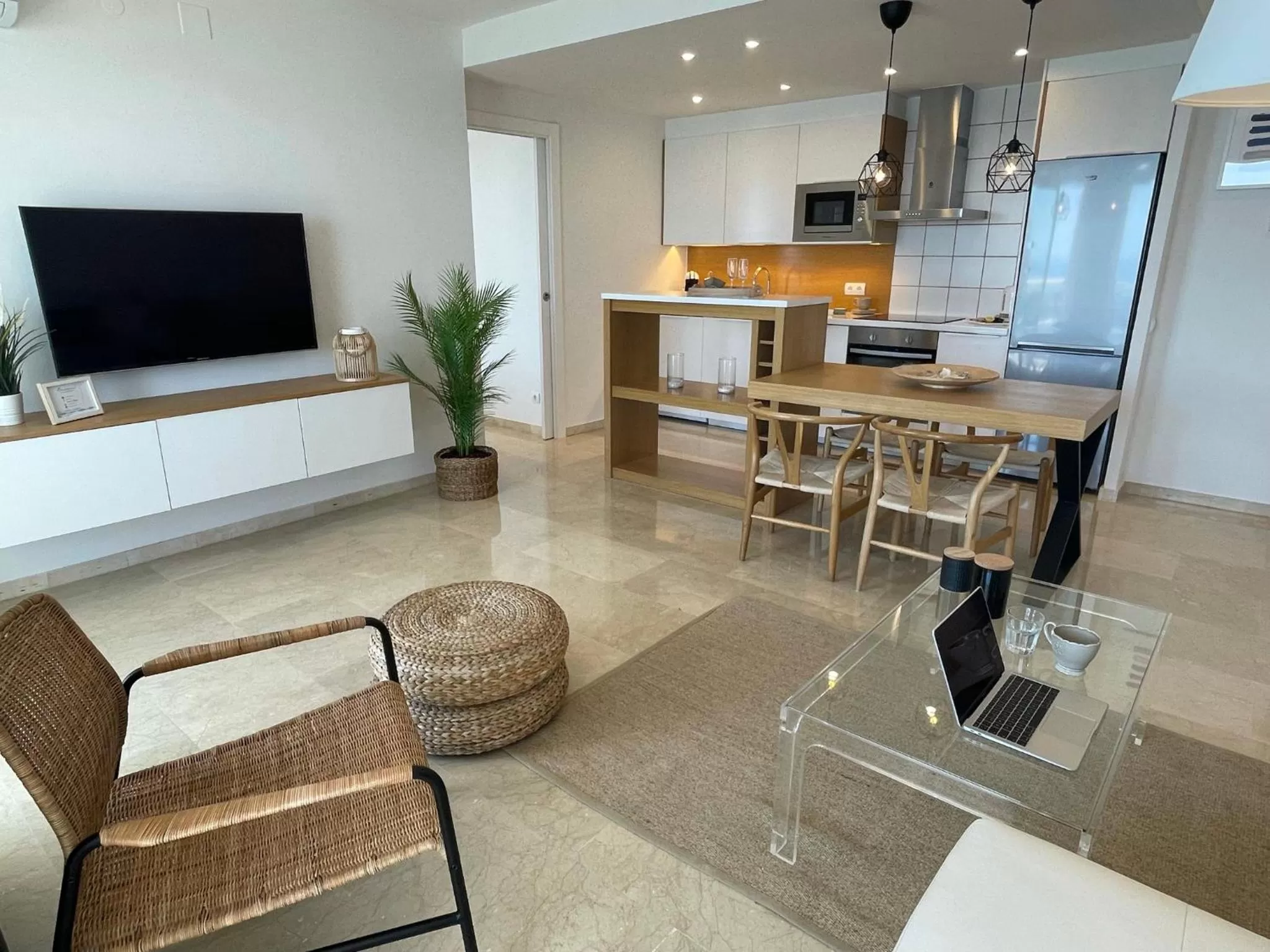 Dining area in Mediterraneo Sitges