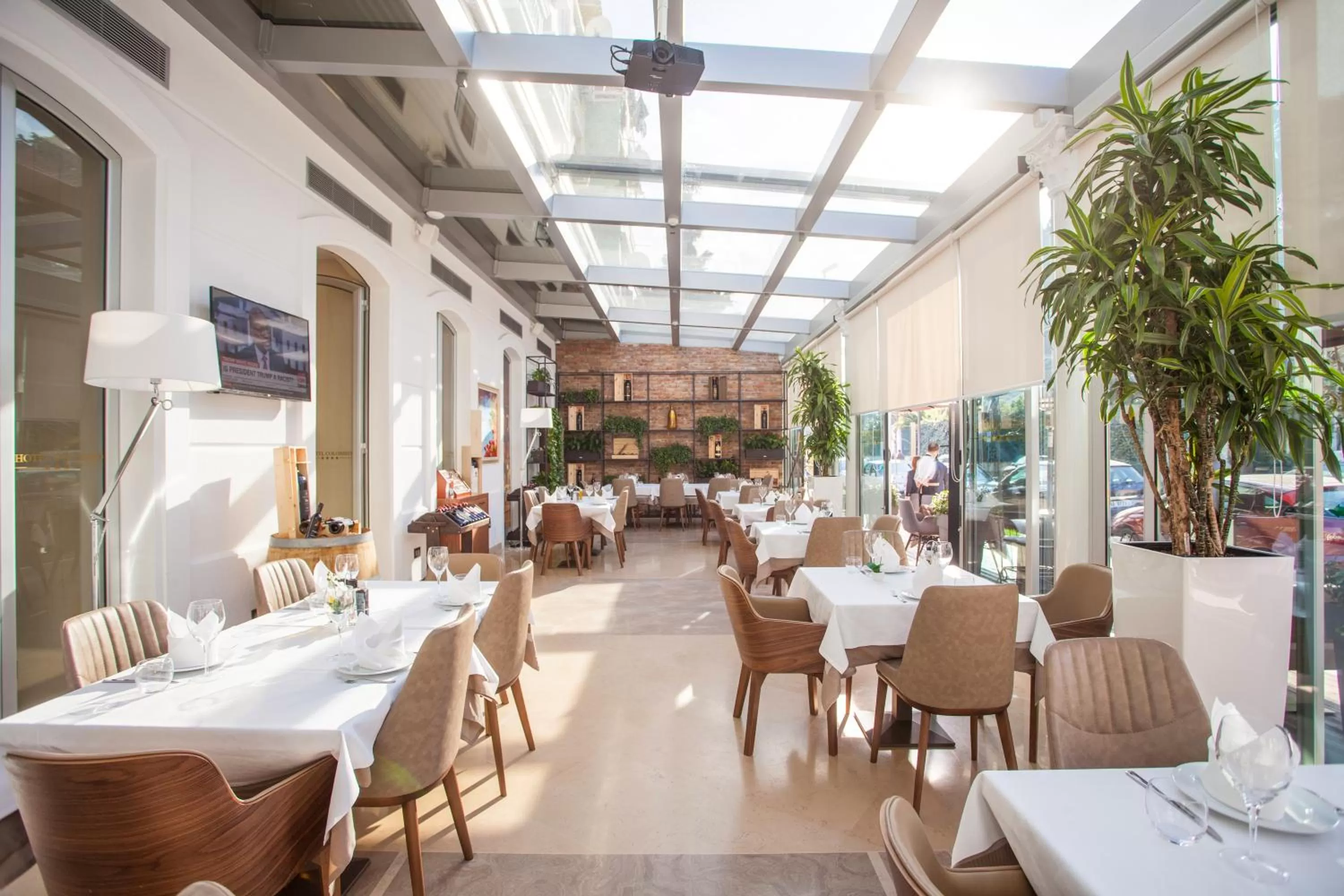 Restaurant/places to eat in Hotel Colosseo Tirana