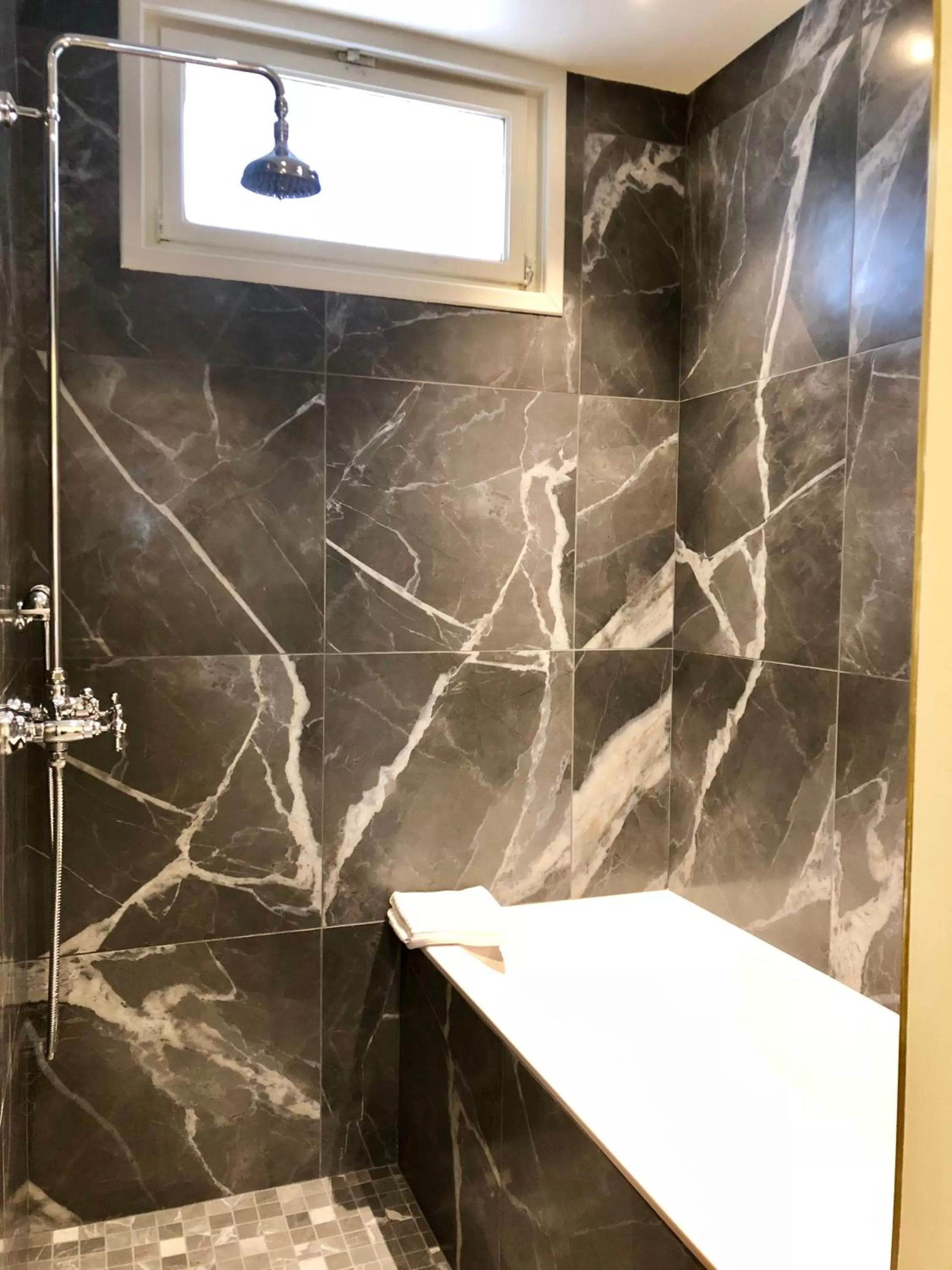 Bathroom in Hôtel Mayfair Paris