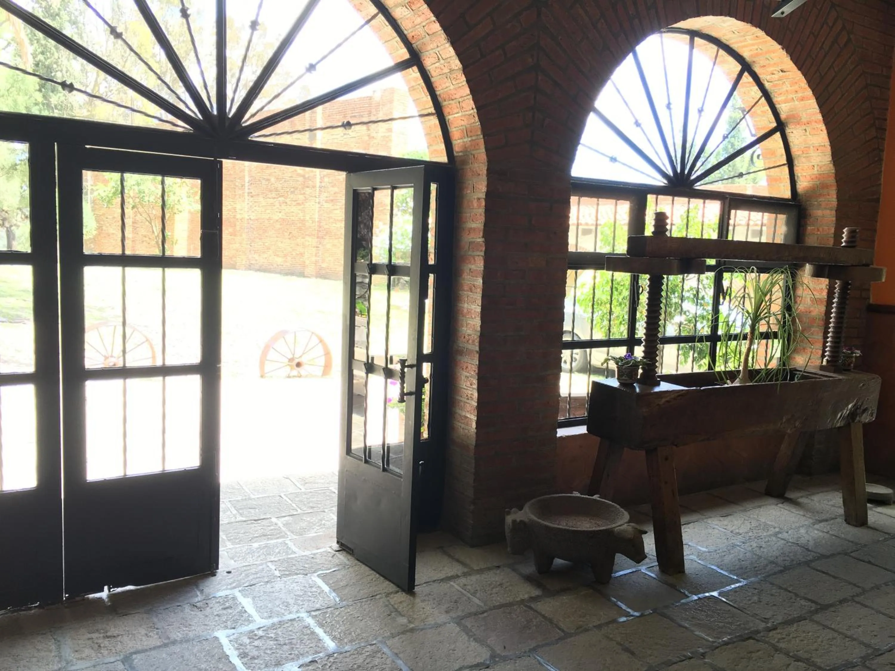 Lobby or reception, Lounge/Bar in Rancho Hotel Atascadero