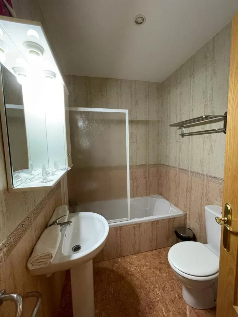 Bathroom in HOTEL Restaurante la barca