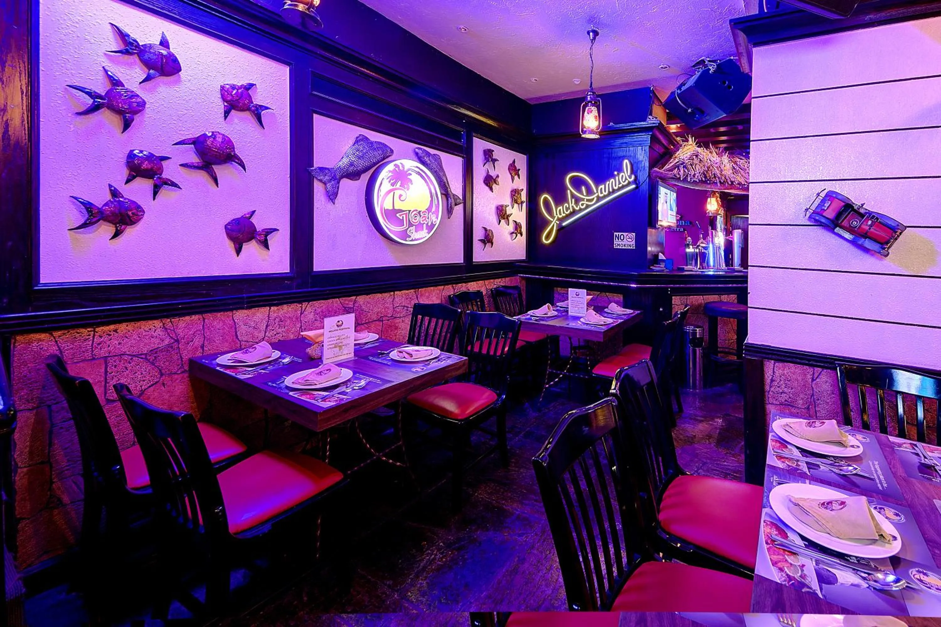 Restaurant/places to eat in Ascot Hotel