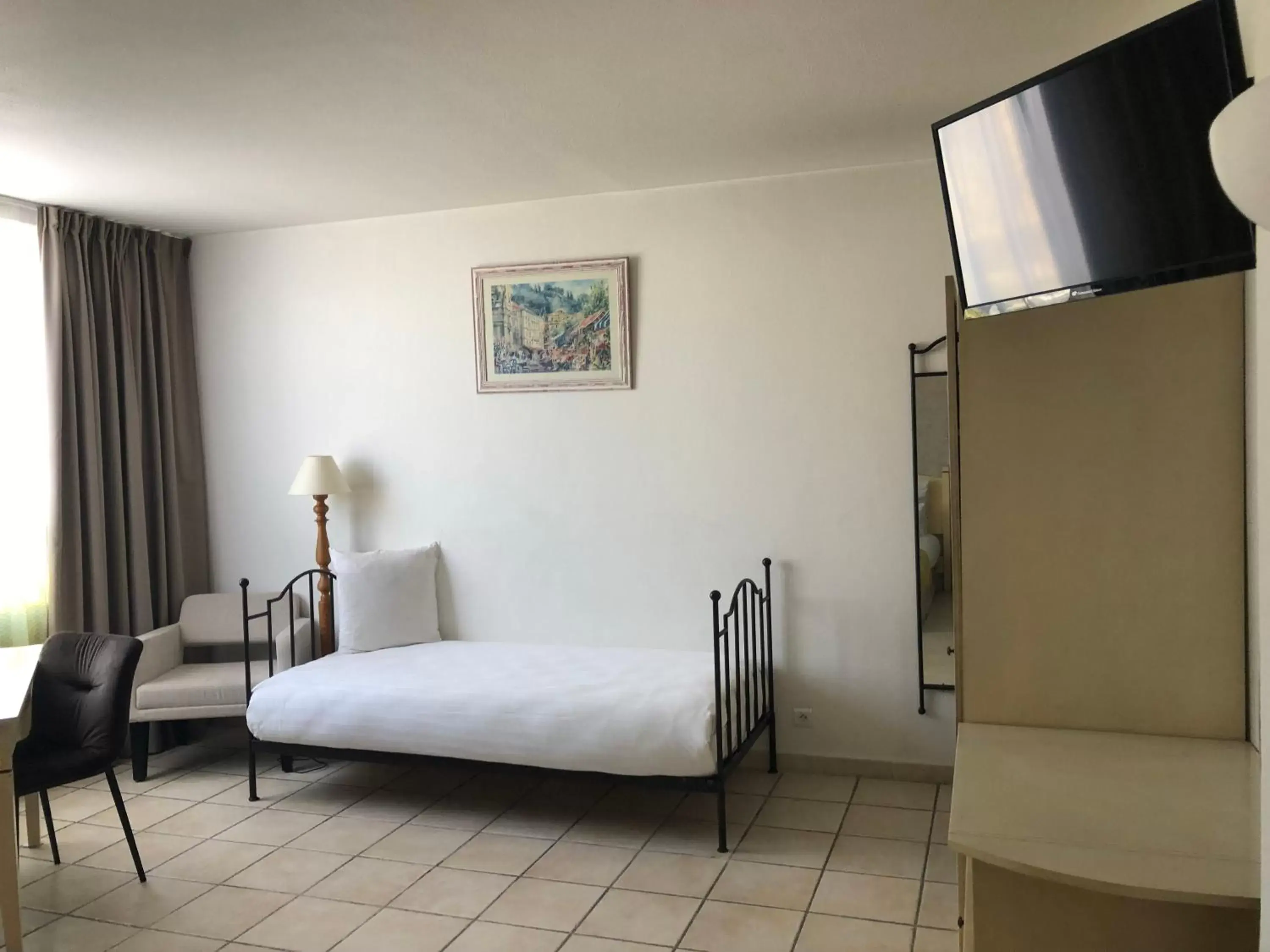 Executive Queen Room in Best Western Gemenos Villa Florette Executive Queen Room in Best Western Gemenos Villa Florette