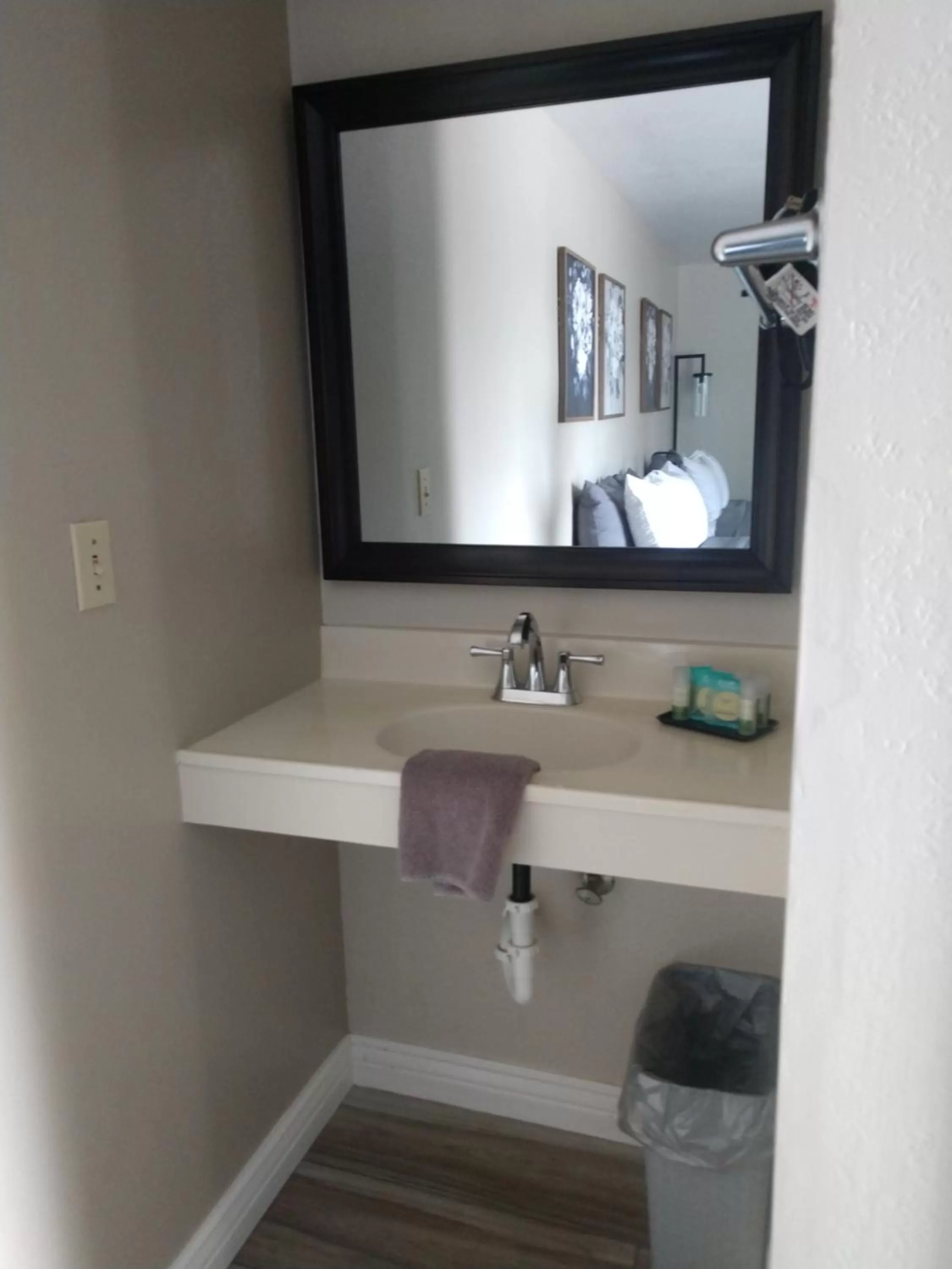 Red Rock Motel and Dam Motel