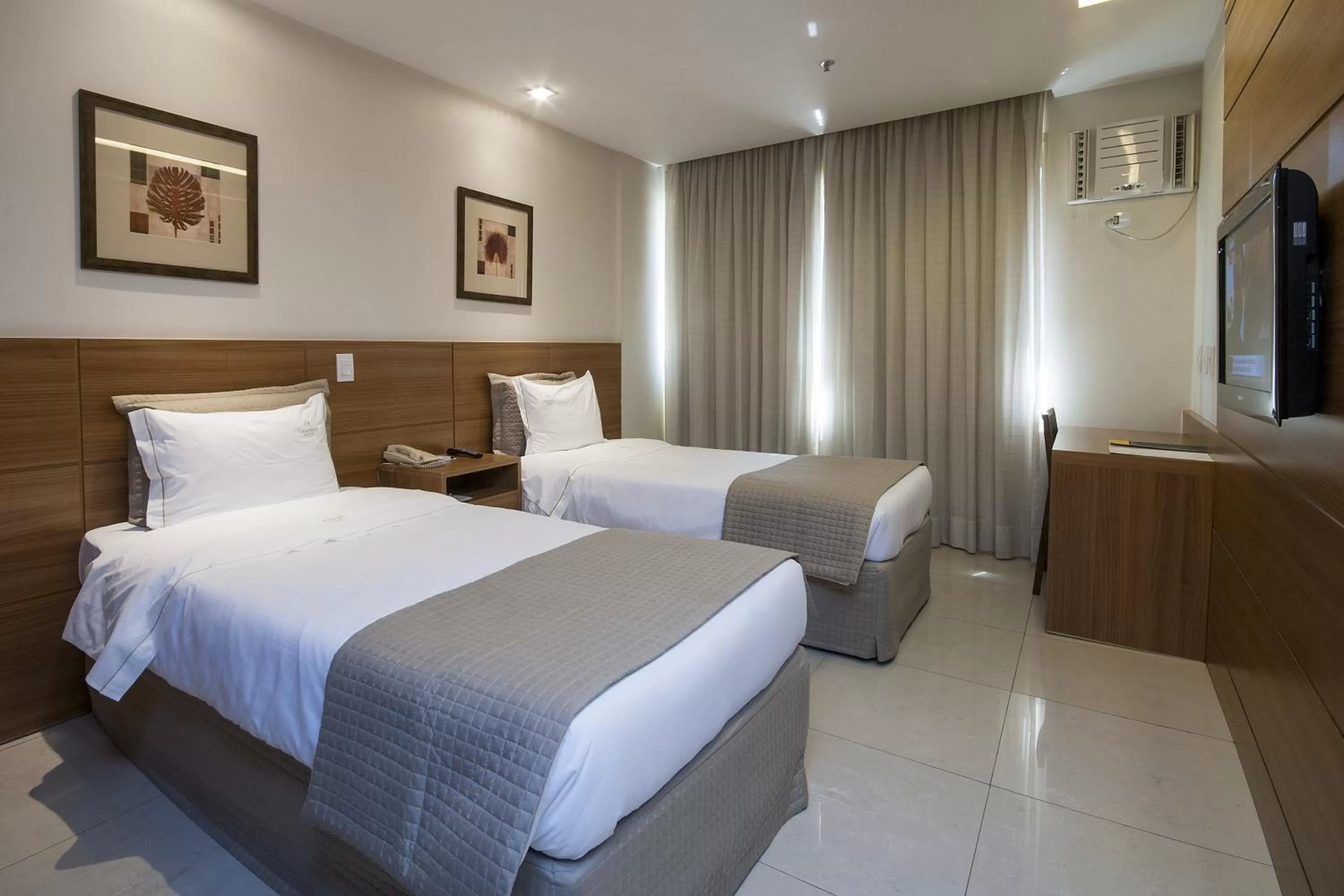 Property building, Bed in Américas Granada Hotel