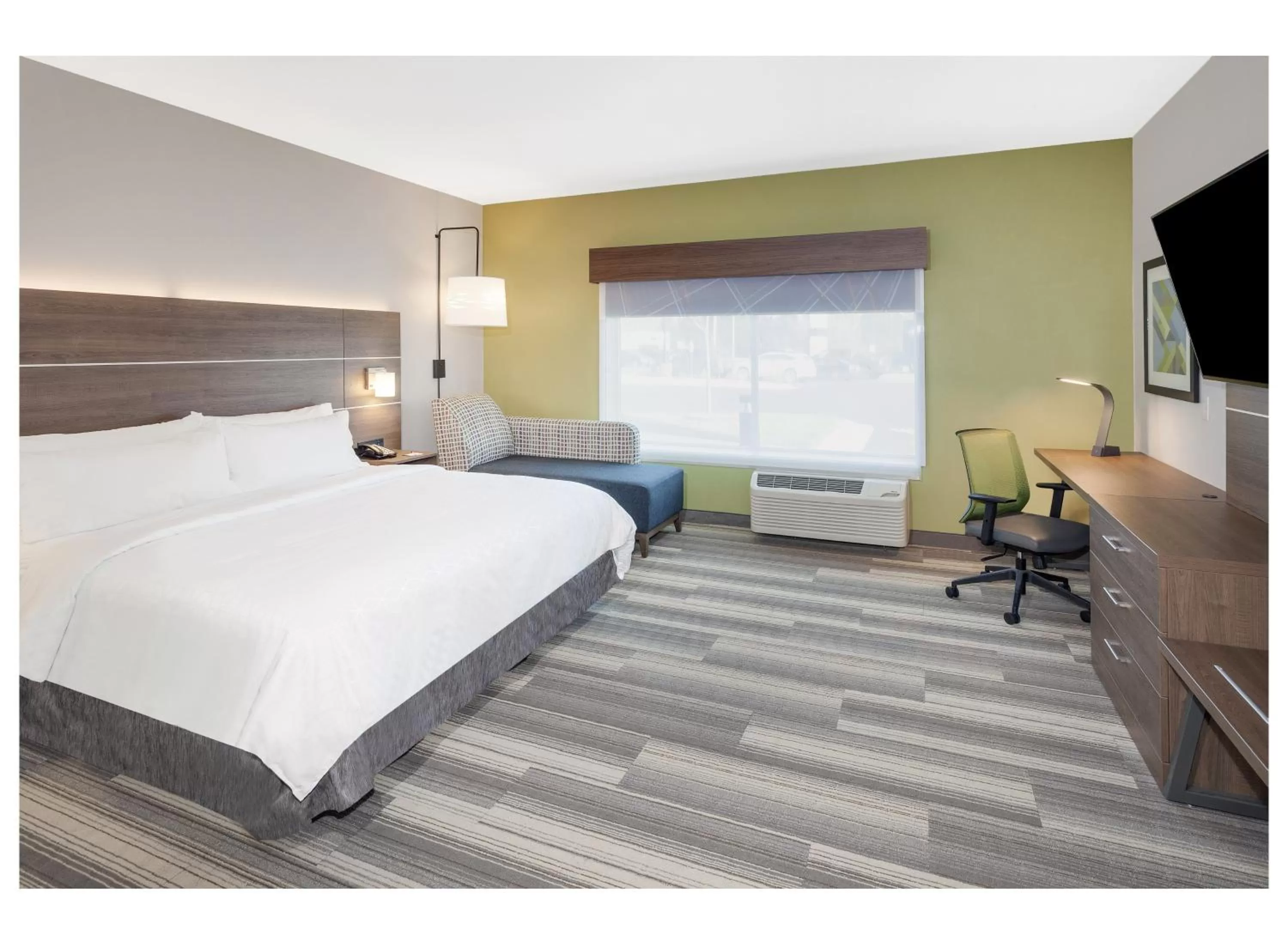 Photo of the whole room, Bed in Holiday Inn Express & Suites - Hudson I-94 by IHG