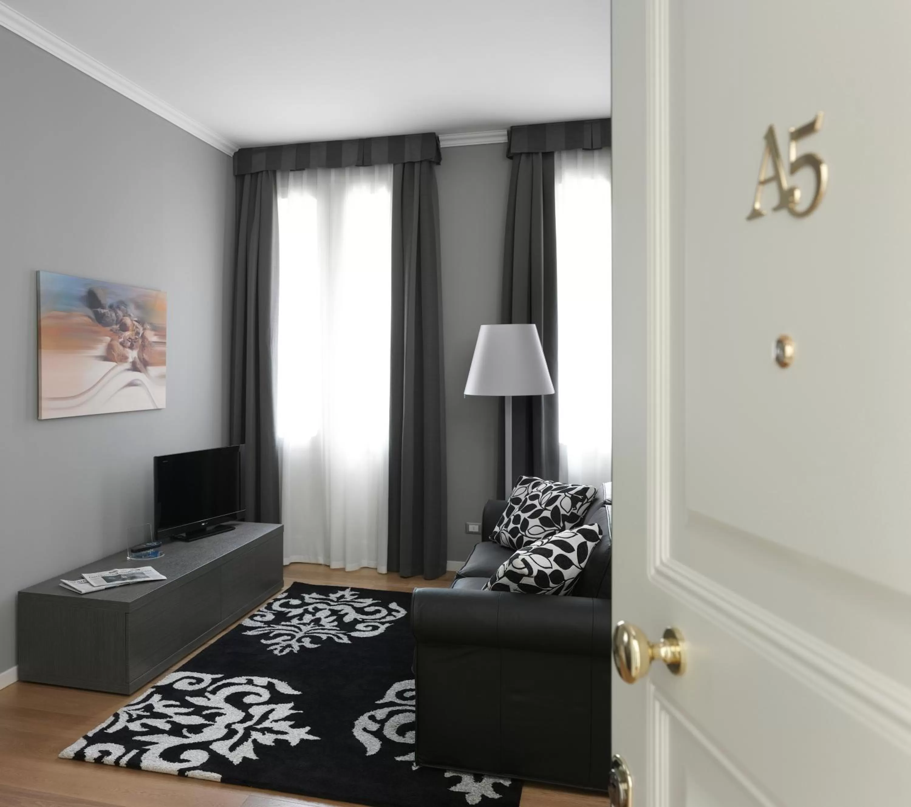 TV and multimedia, Bed in Palace Suite