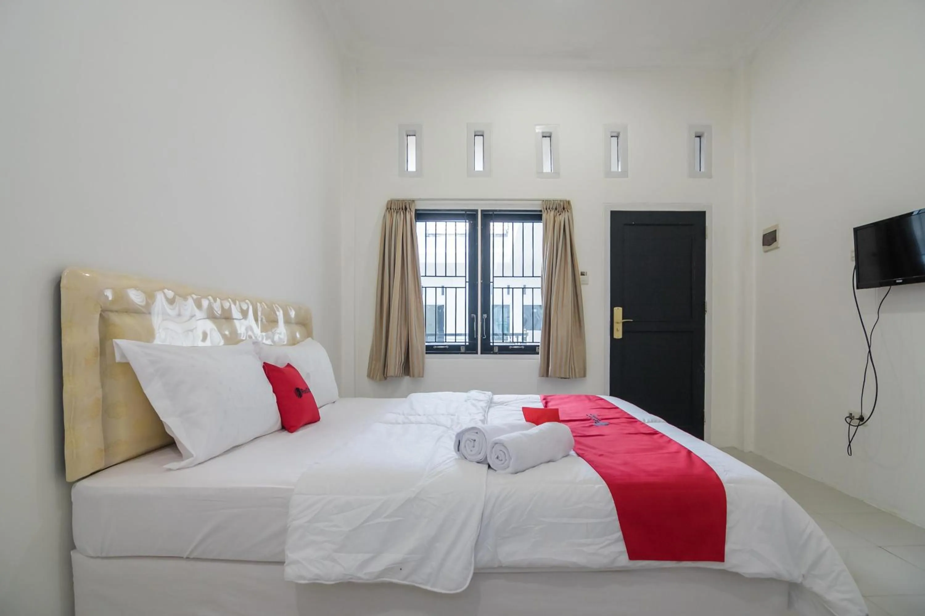 Bedroom, Bed in RedDoorz near Sultan Thaha Airport Jambi