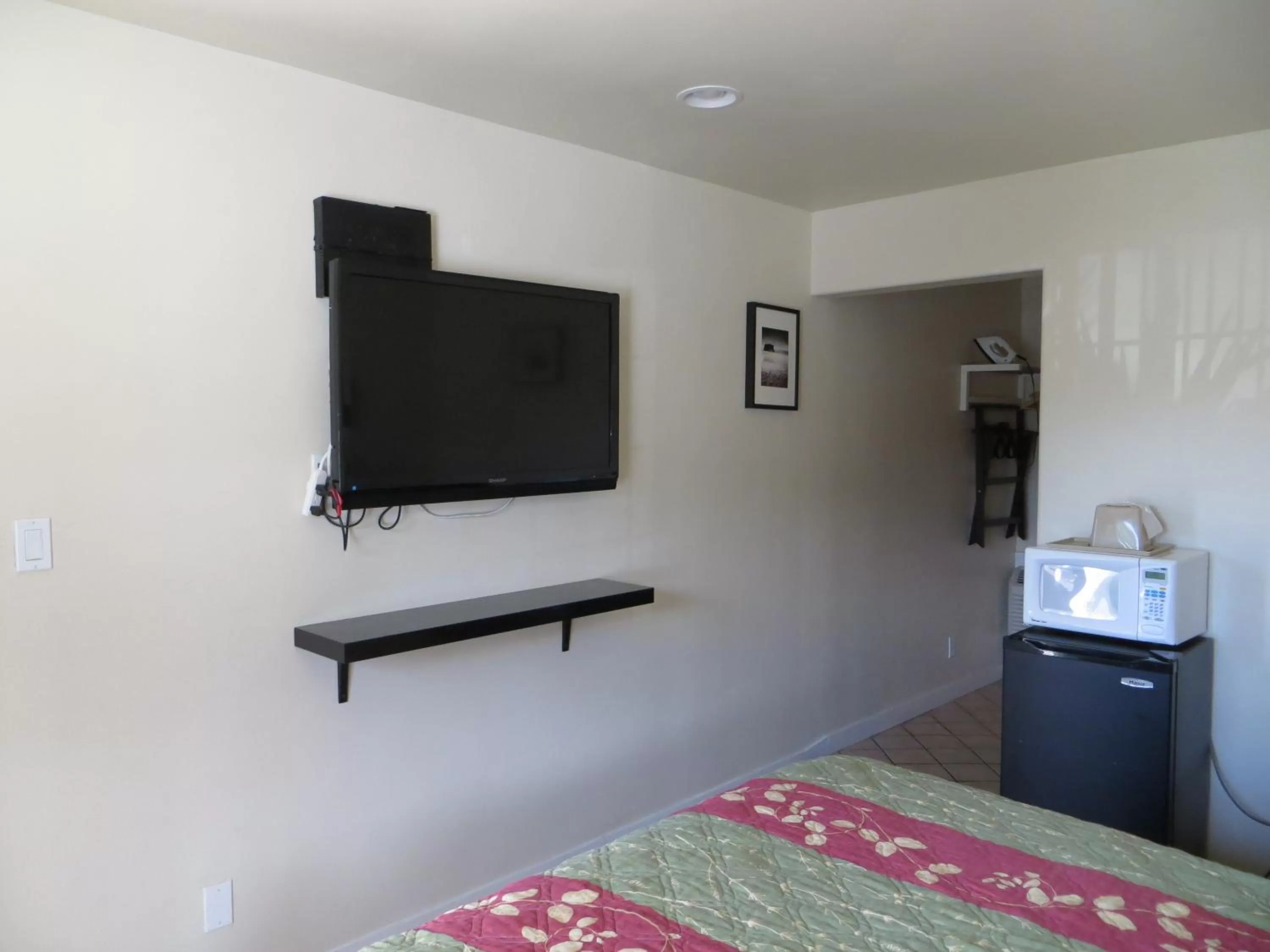 Bed in Bay Front Inn