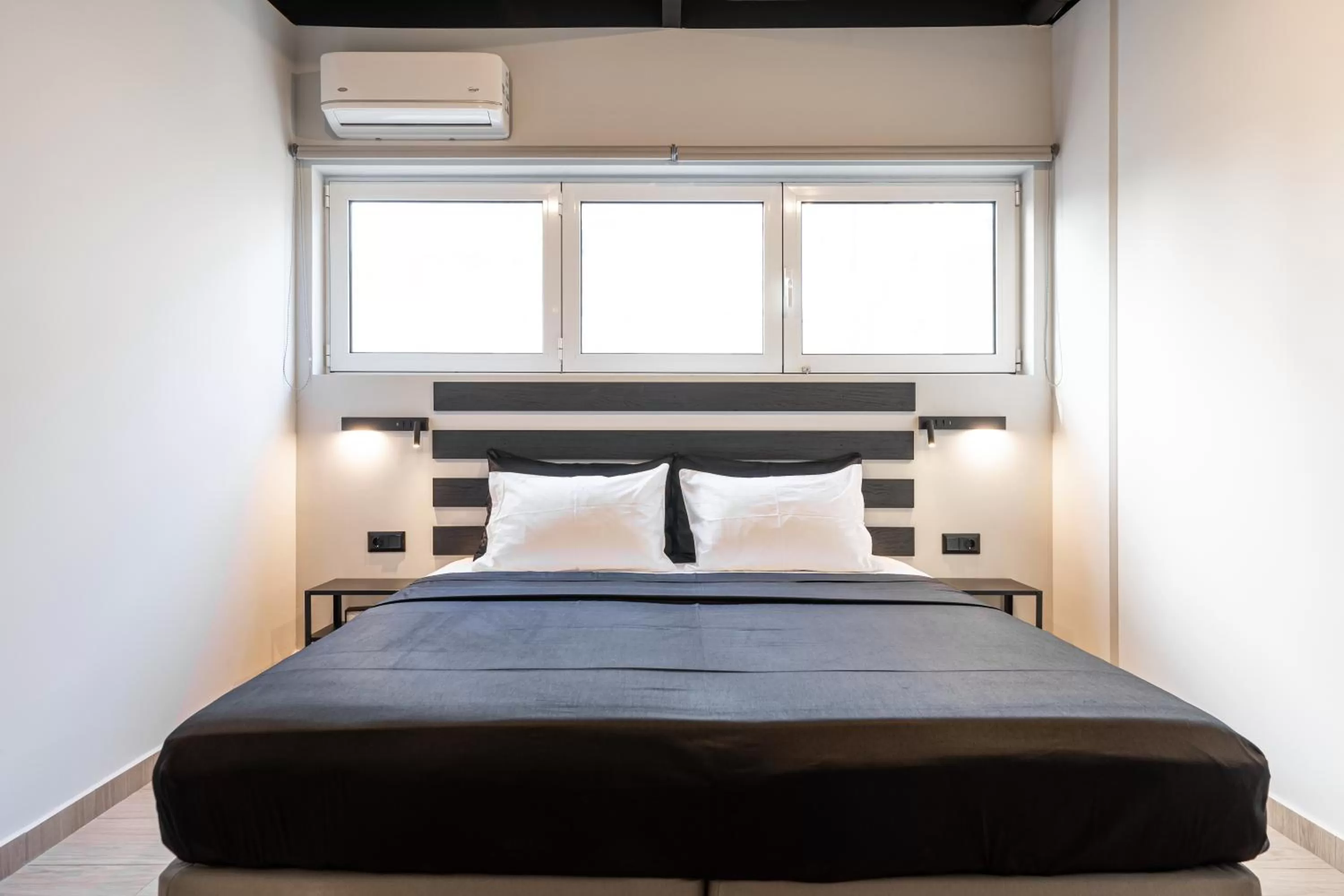 Bedroom, Bed in Ermoo Athens Modern Living