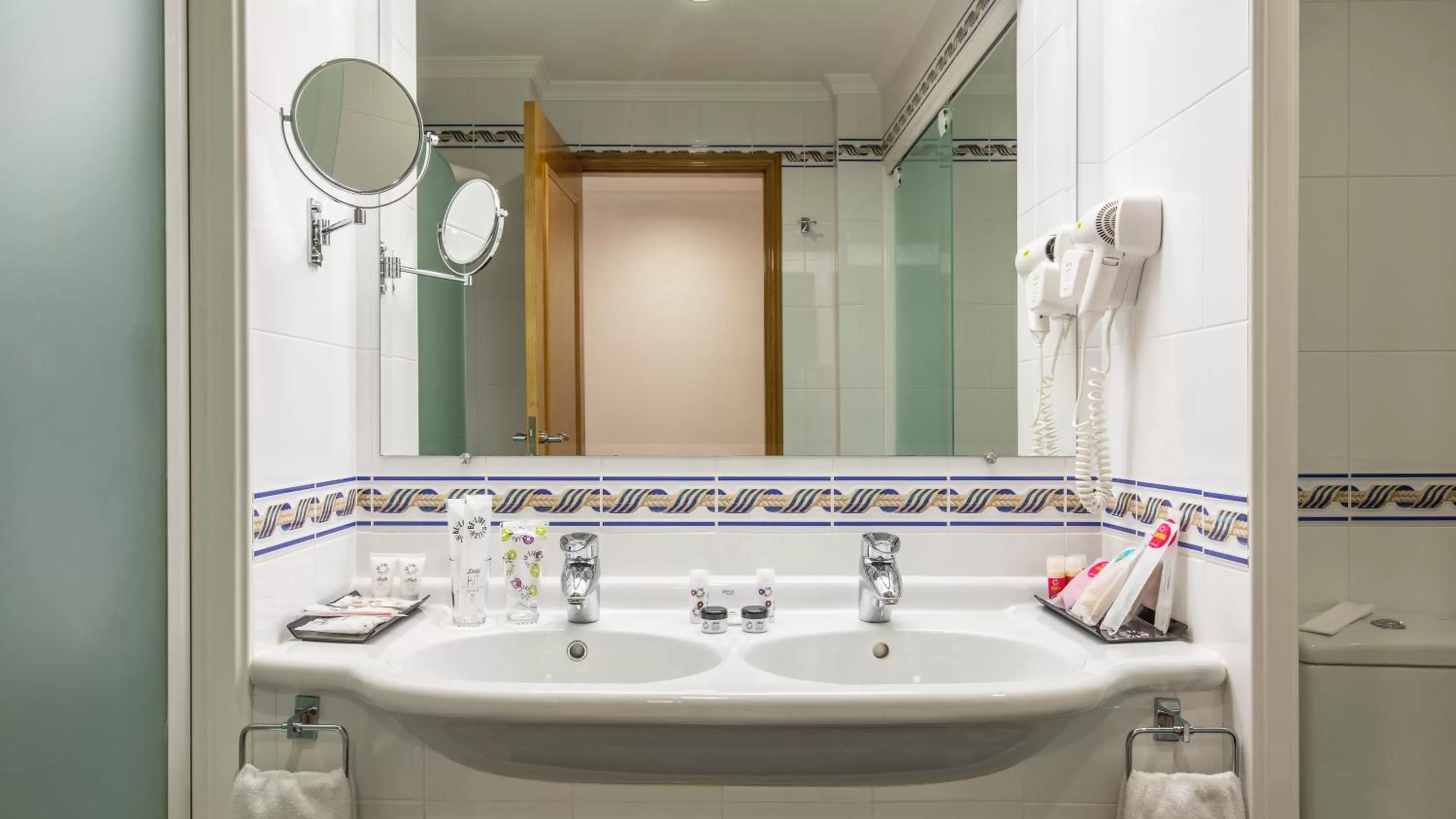 Double Room Pool and Side Sea View Plus (2 Adults) in Ukino Palmeiras Village - Family Resort