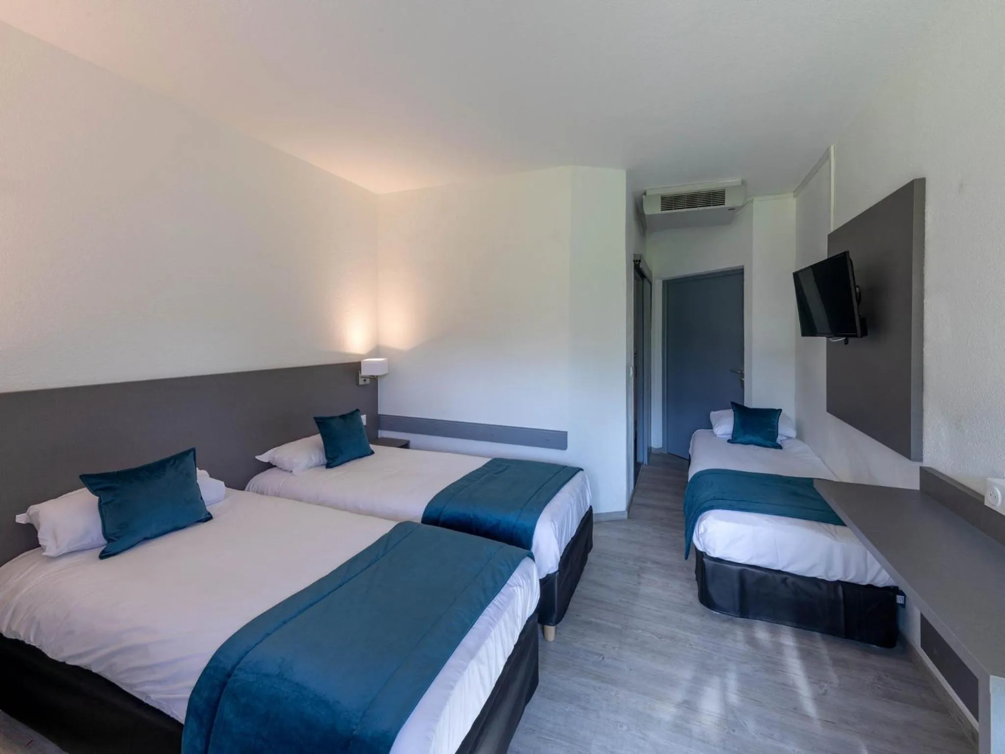 Photo of the whole room, Bed in Mona Lisa Le Clos Du Lac