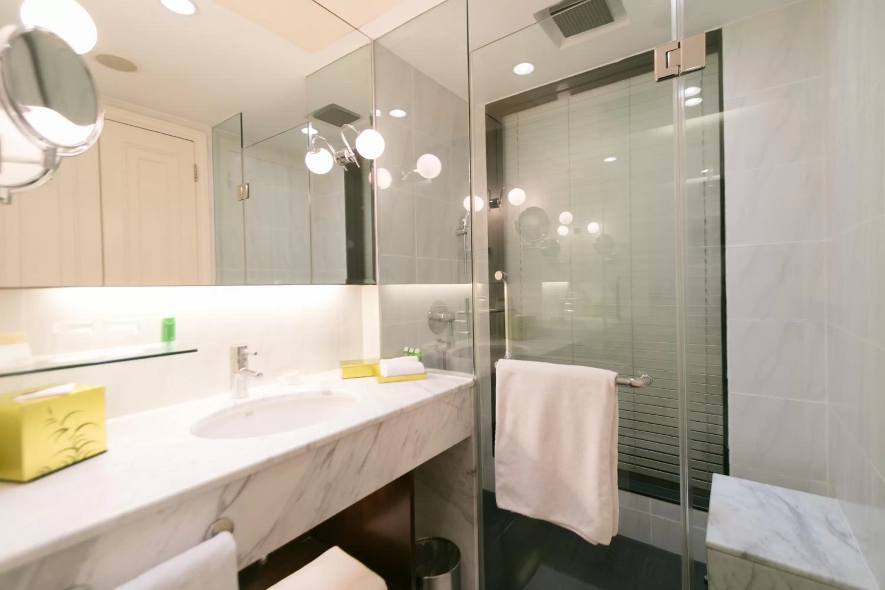 Bathroom in Mövenpick Hotel Hanoi Centre