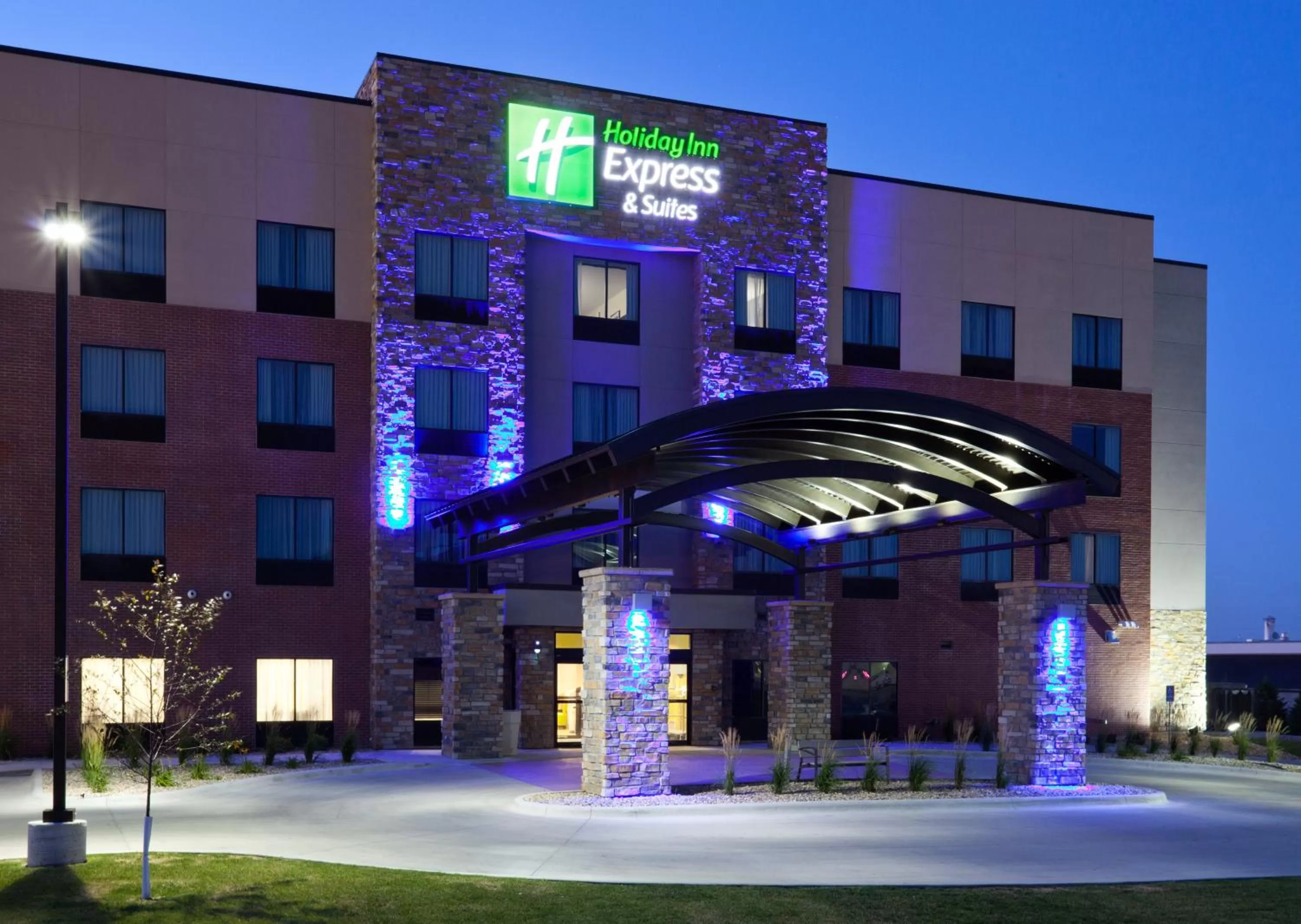 Property building in Holiday Inn Express & Suites Fort Dodge by IHG