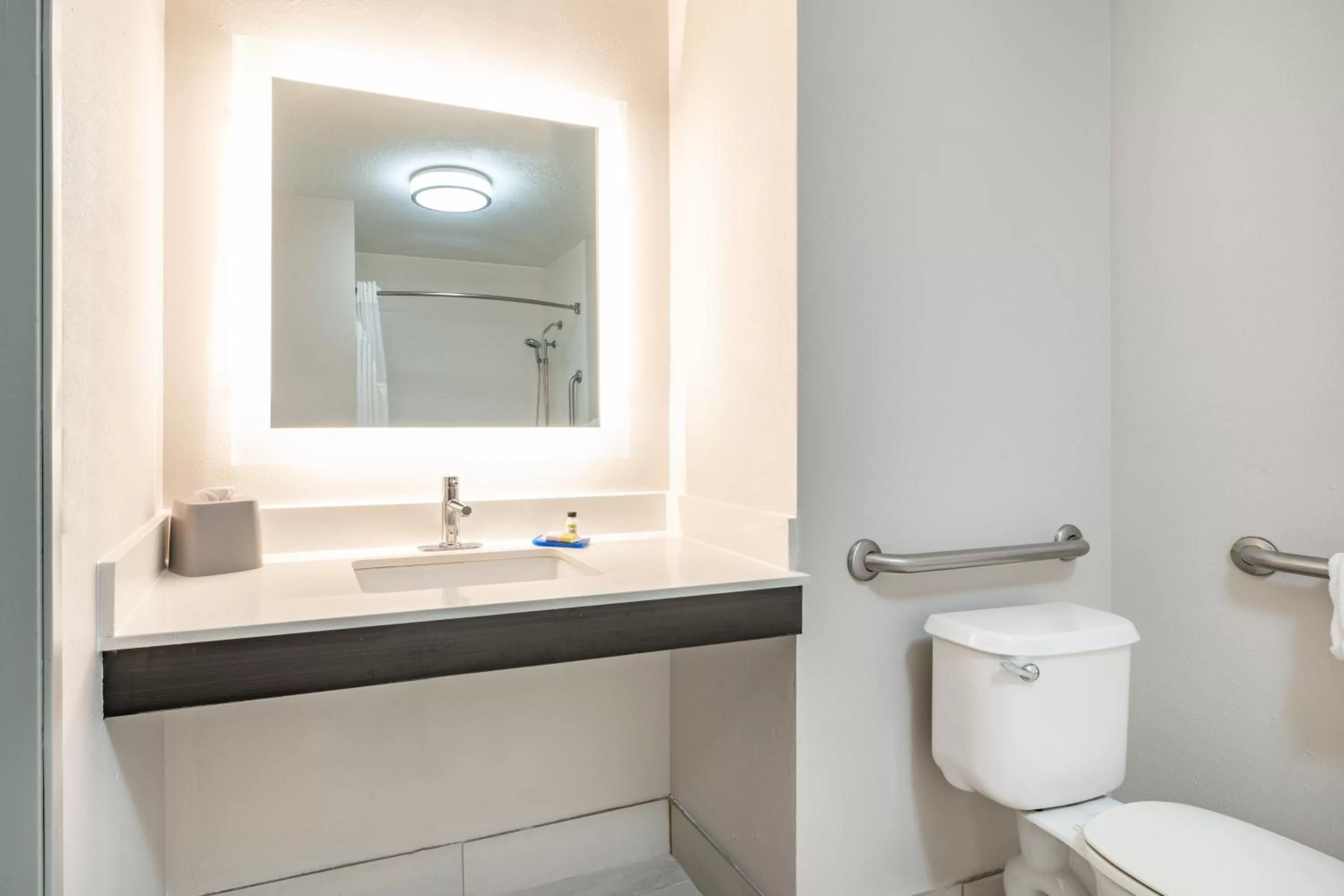 King Suite with Sofa Bed - Hearing Accessible in Holiday Inn Express Hotel & Suites Albuquerque - North Balloon Fiesta Park by IHG