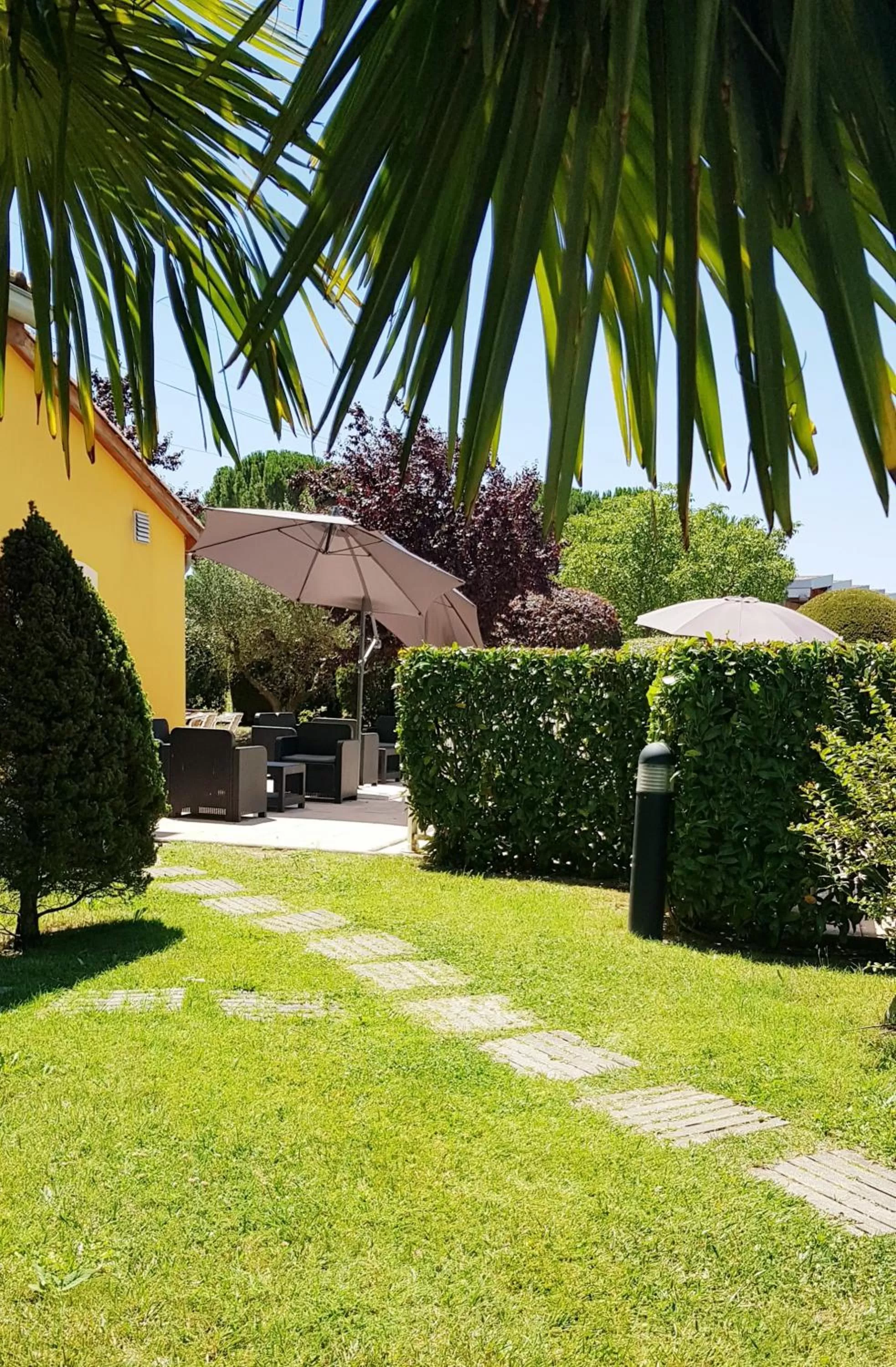 Garden in ibis Manosque Cadarache
