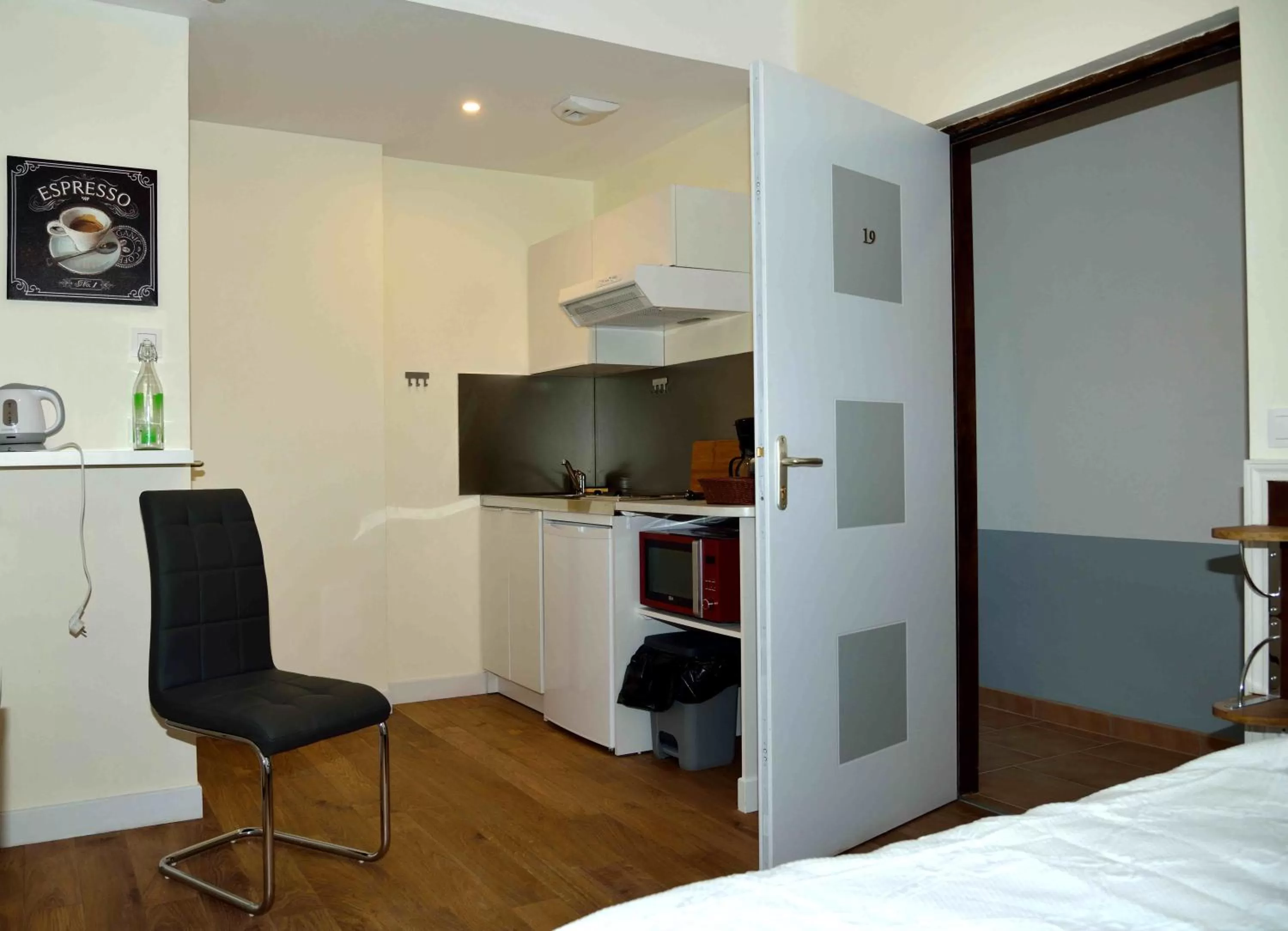 Kitchen or kitchenette, Bed in Apparthotel Douai Gare