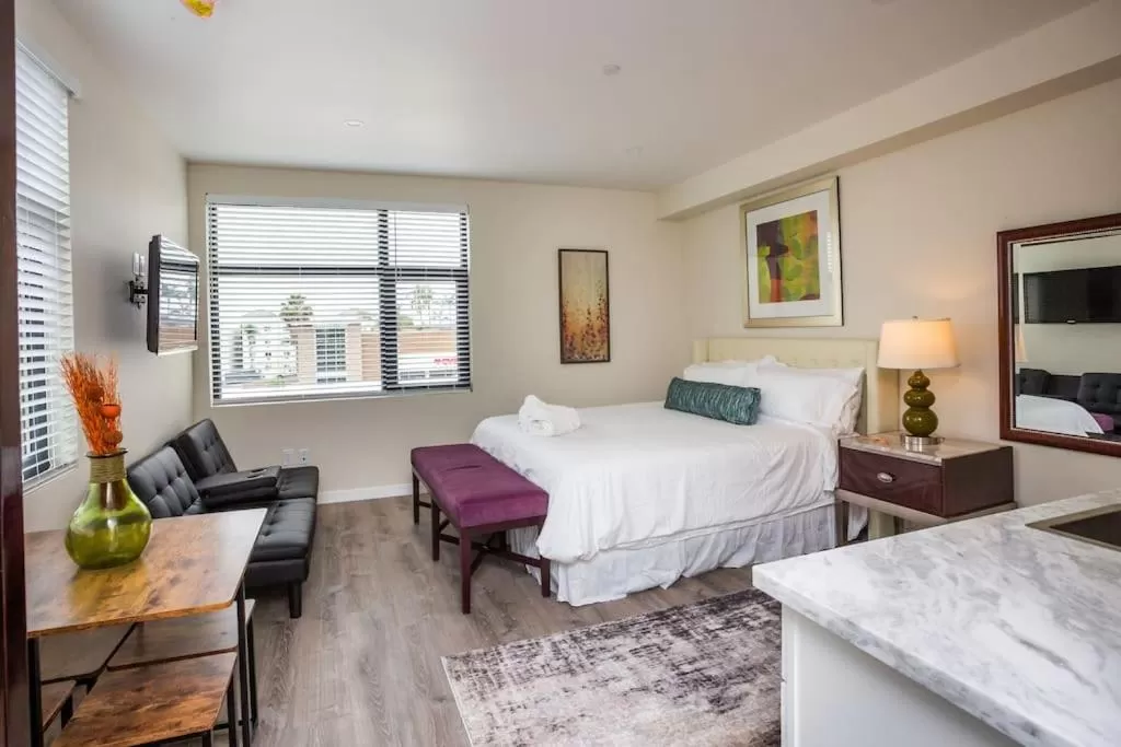 Next to San Diego Downtown - Cali King Size Studio