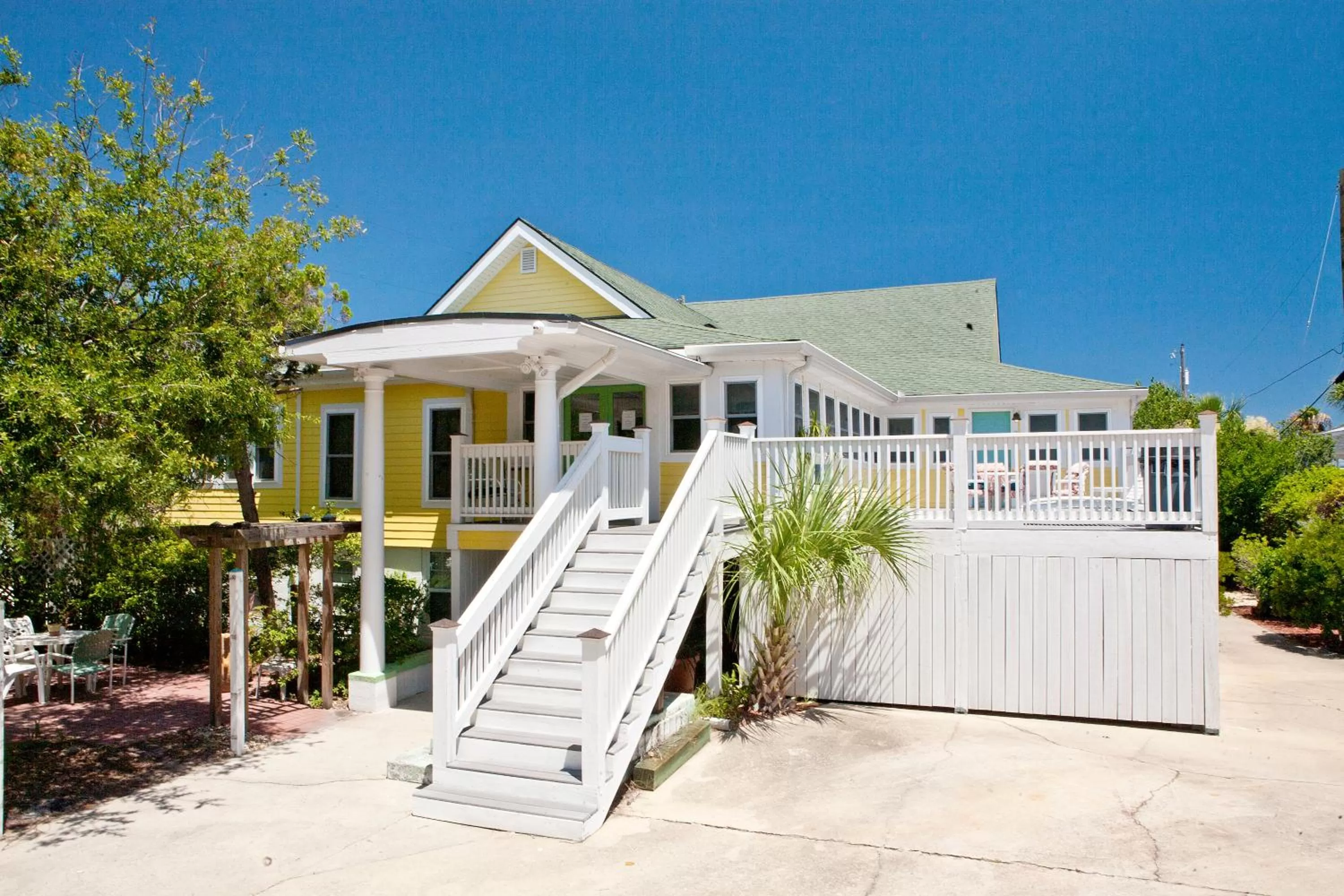 Facade/entrance, Property Building in Georgianne Inn & Suites check in 212 Bulter Ave