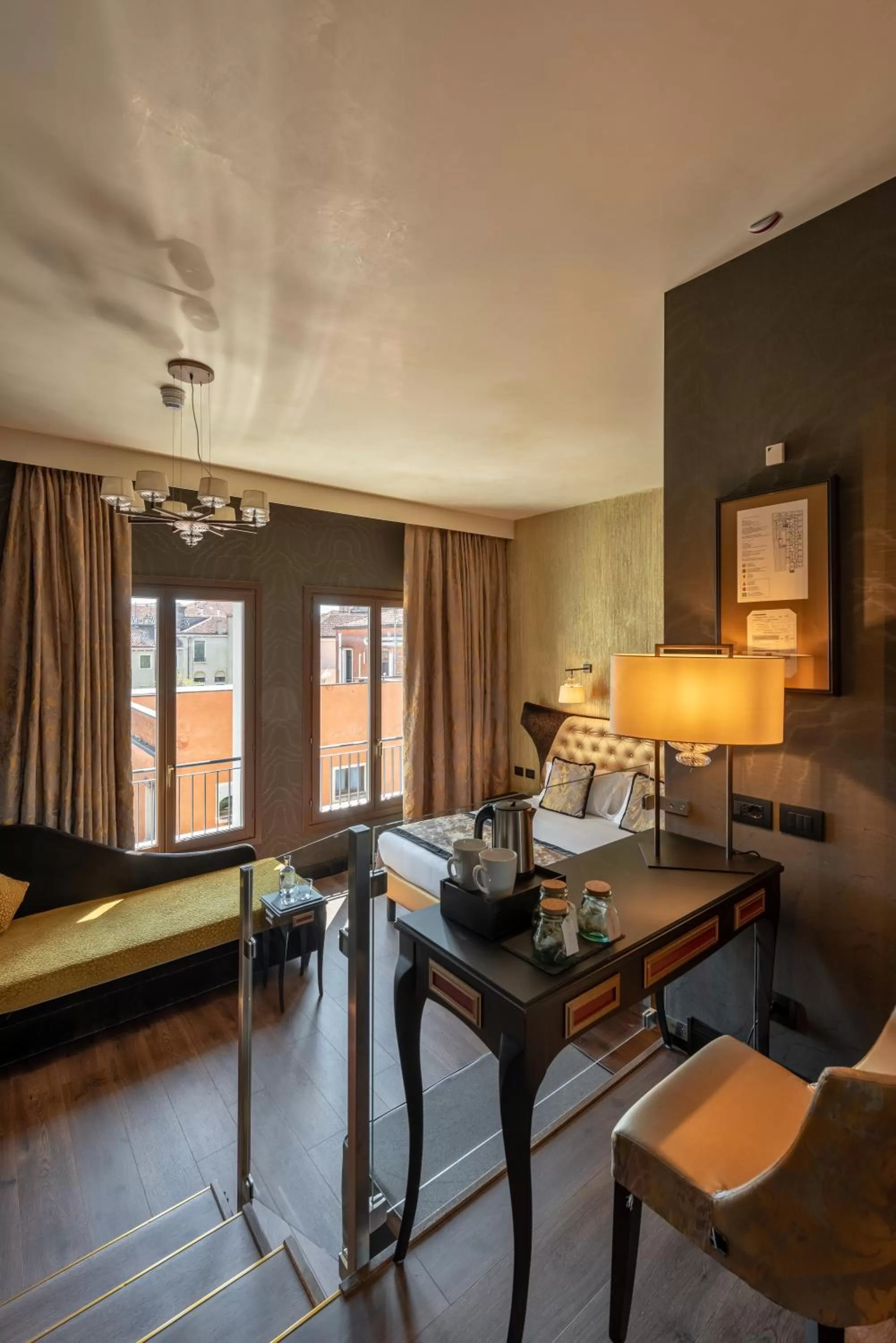 Bed in Palazzo Veneziano - Venice Collection