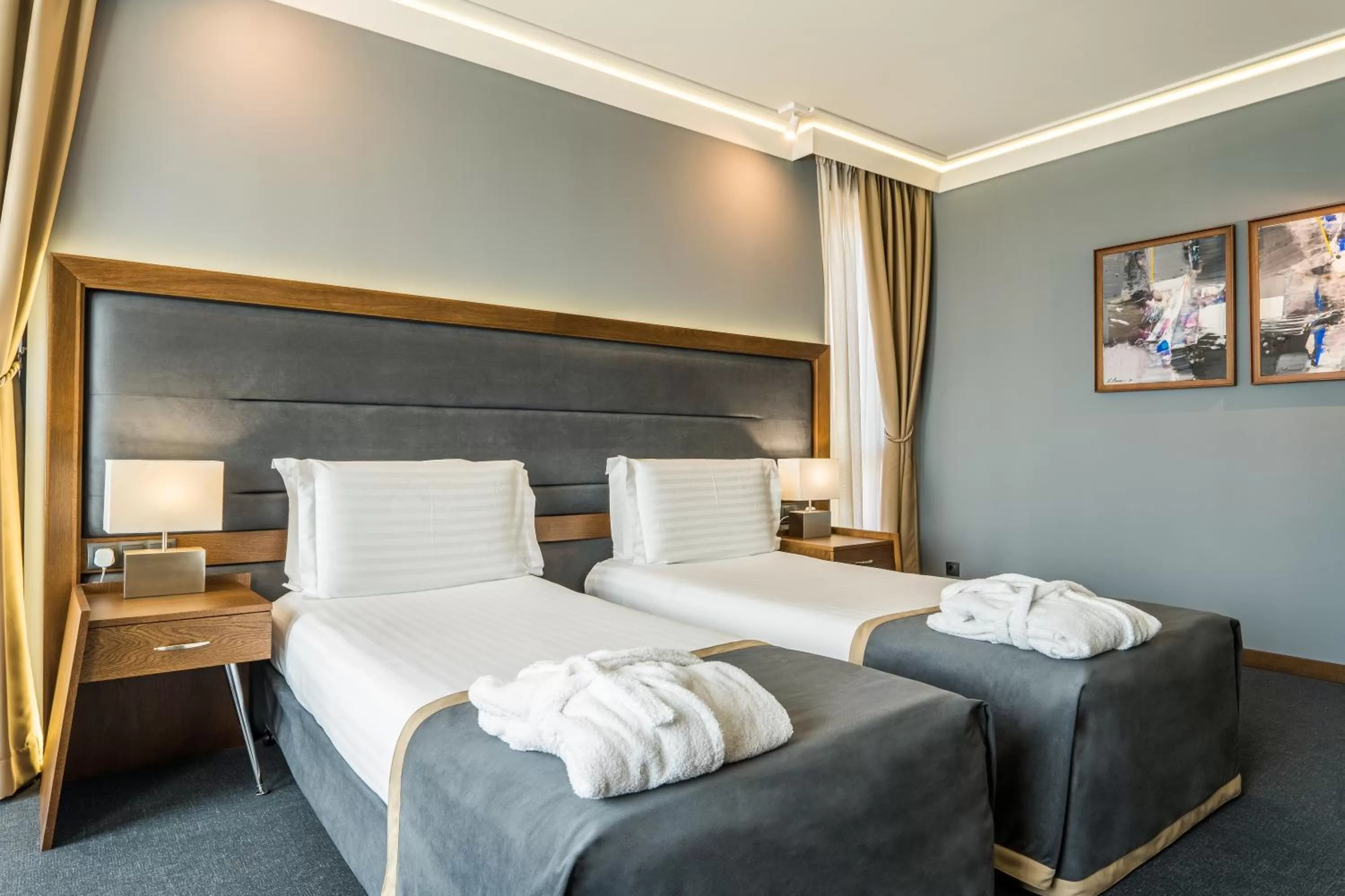 Photo of the whole room, Bed in Budapest Hotel - Free Parking