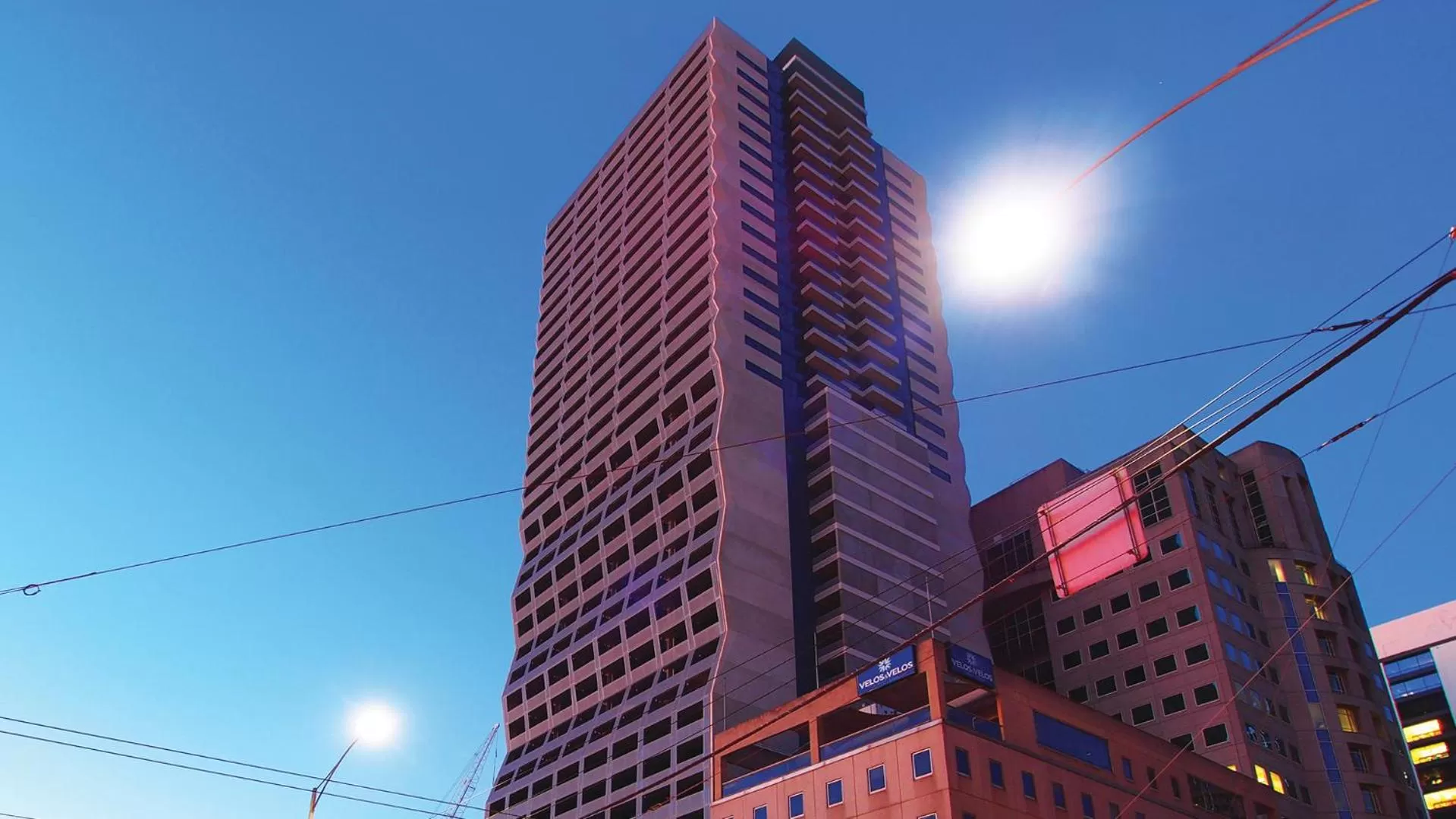 Property building in Oaks Melbourne on William Suites