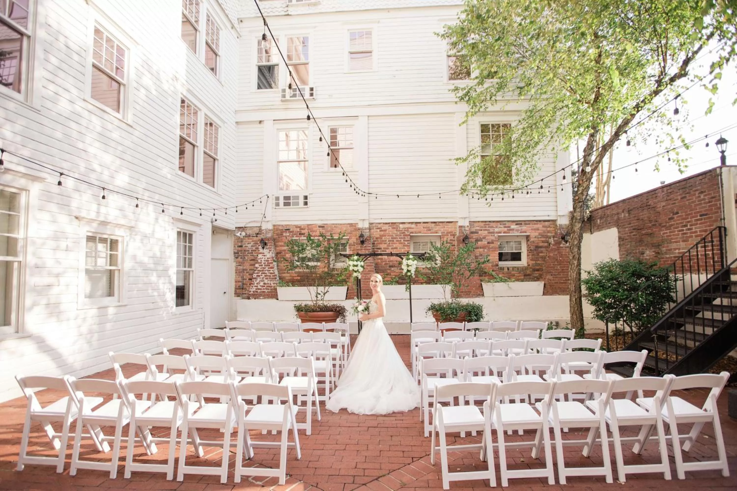 Inner courtyard view in The Partridge Inn Augusta, Curio Collection by Hilton